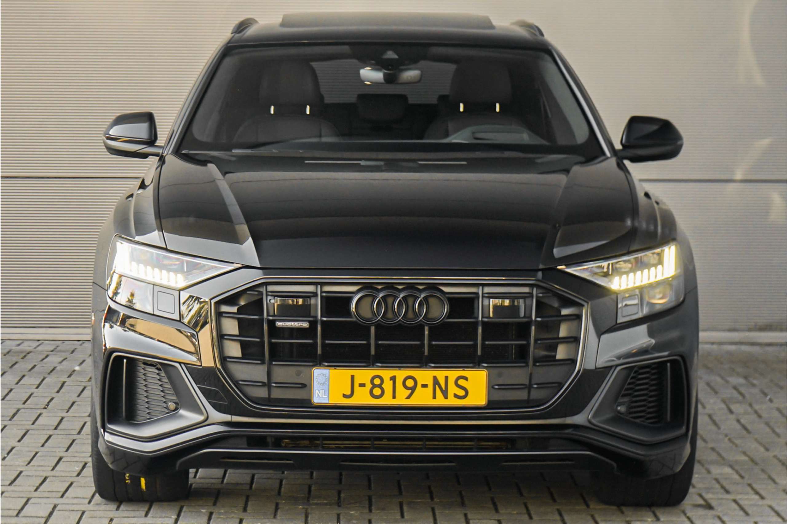 Audi - Q8