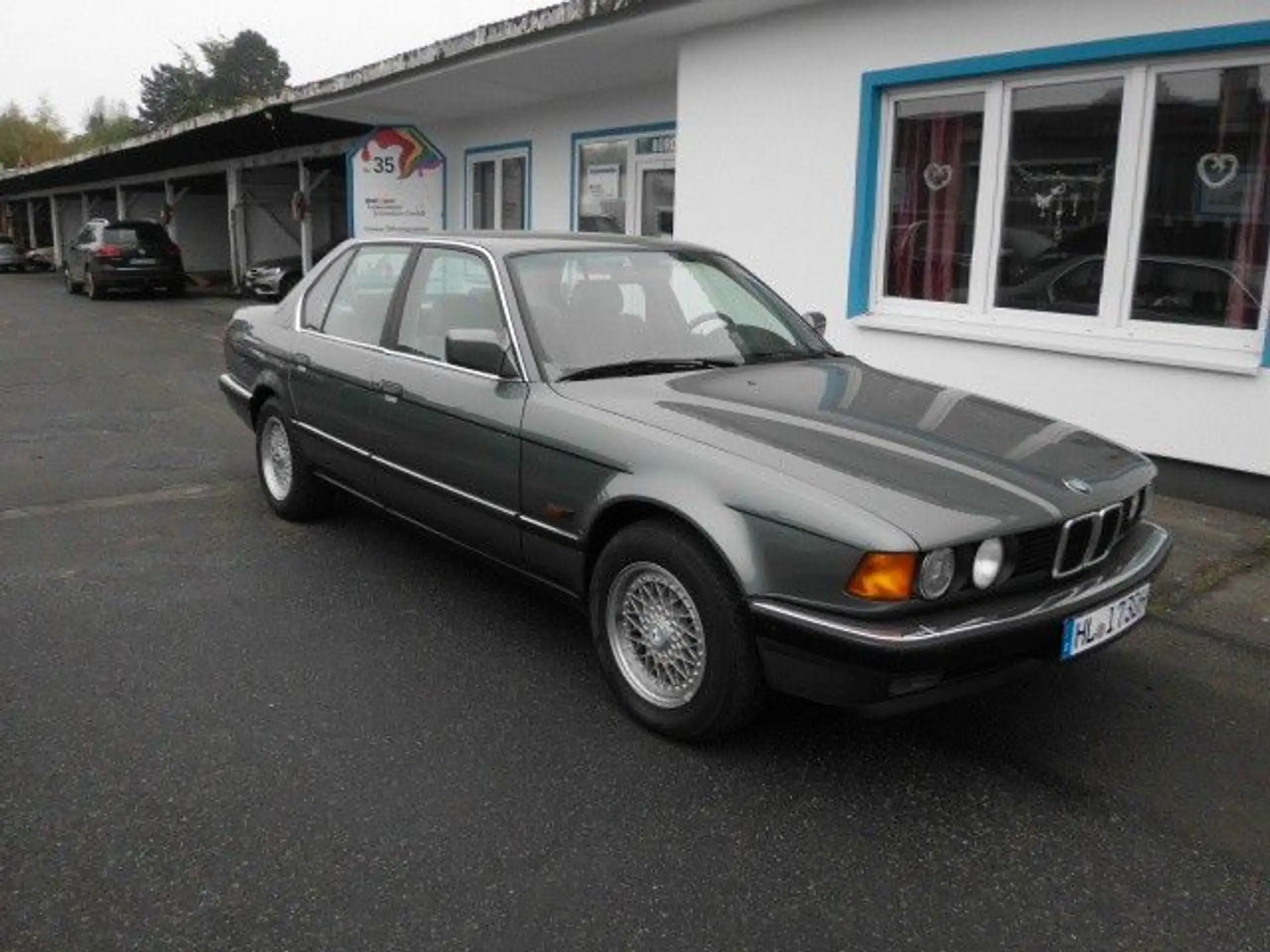 BMW - 730