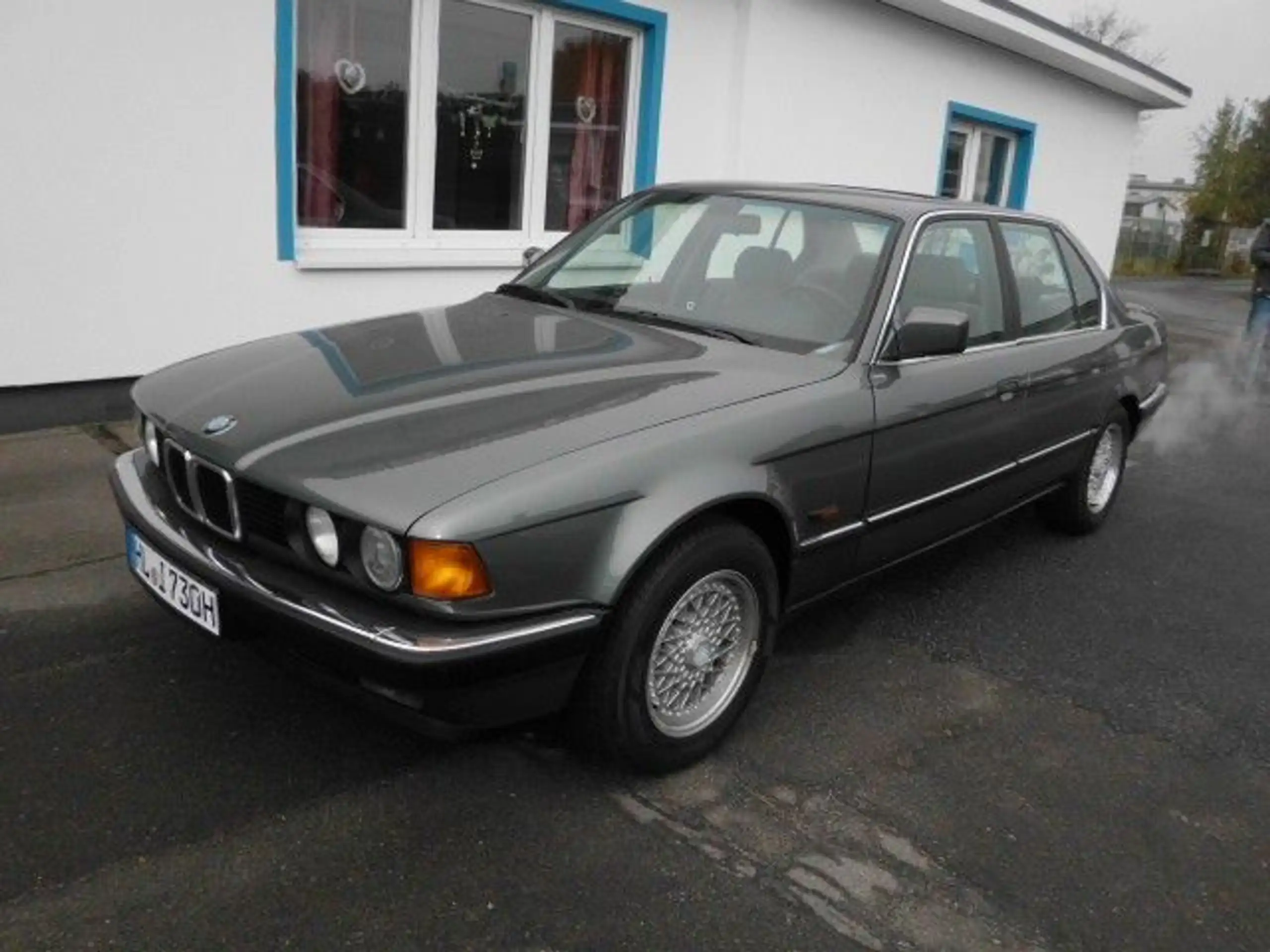 BMW - 730