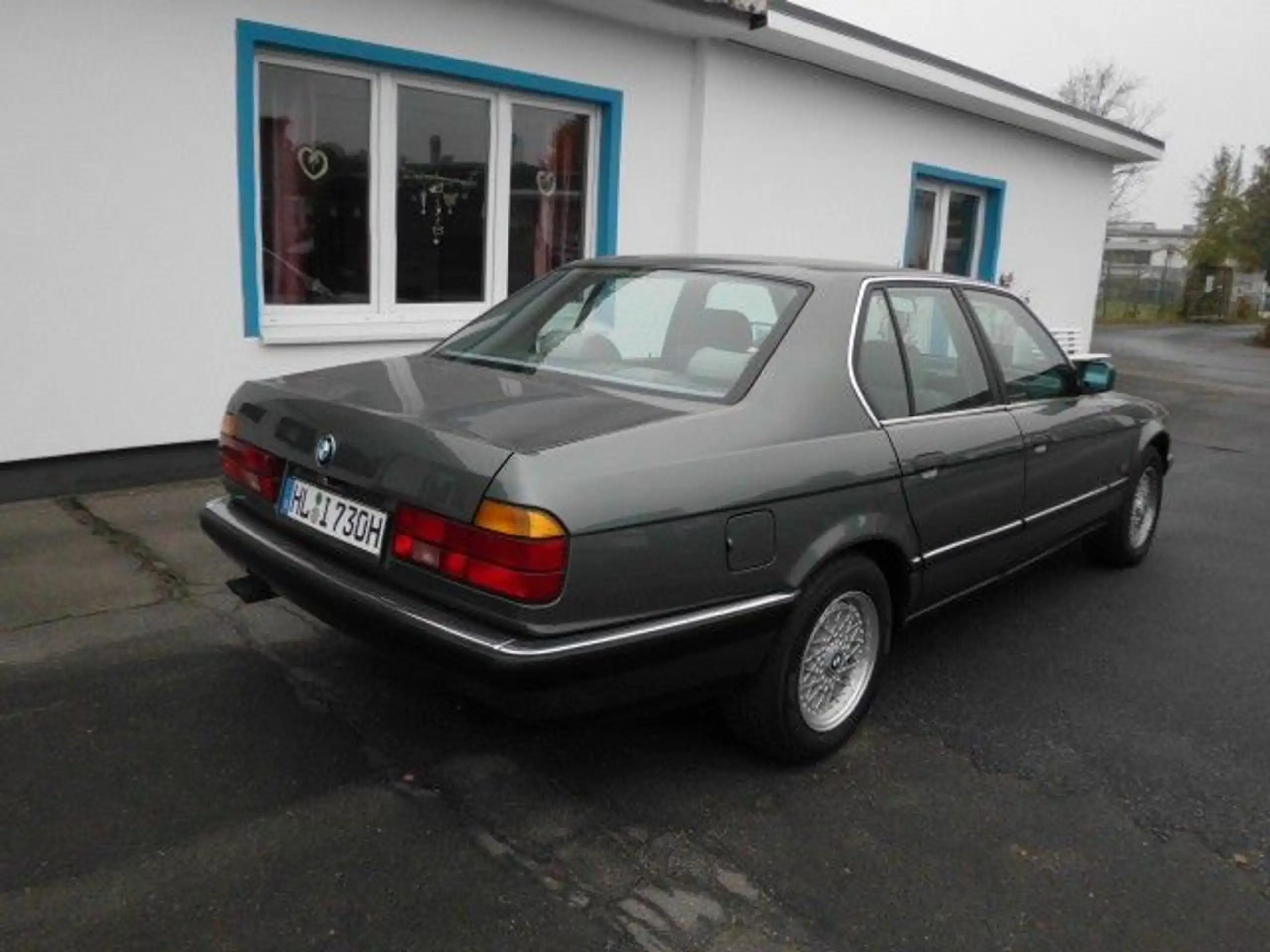 BMW - 730