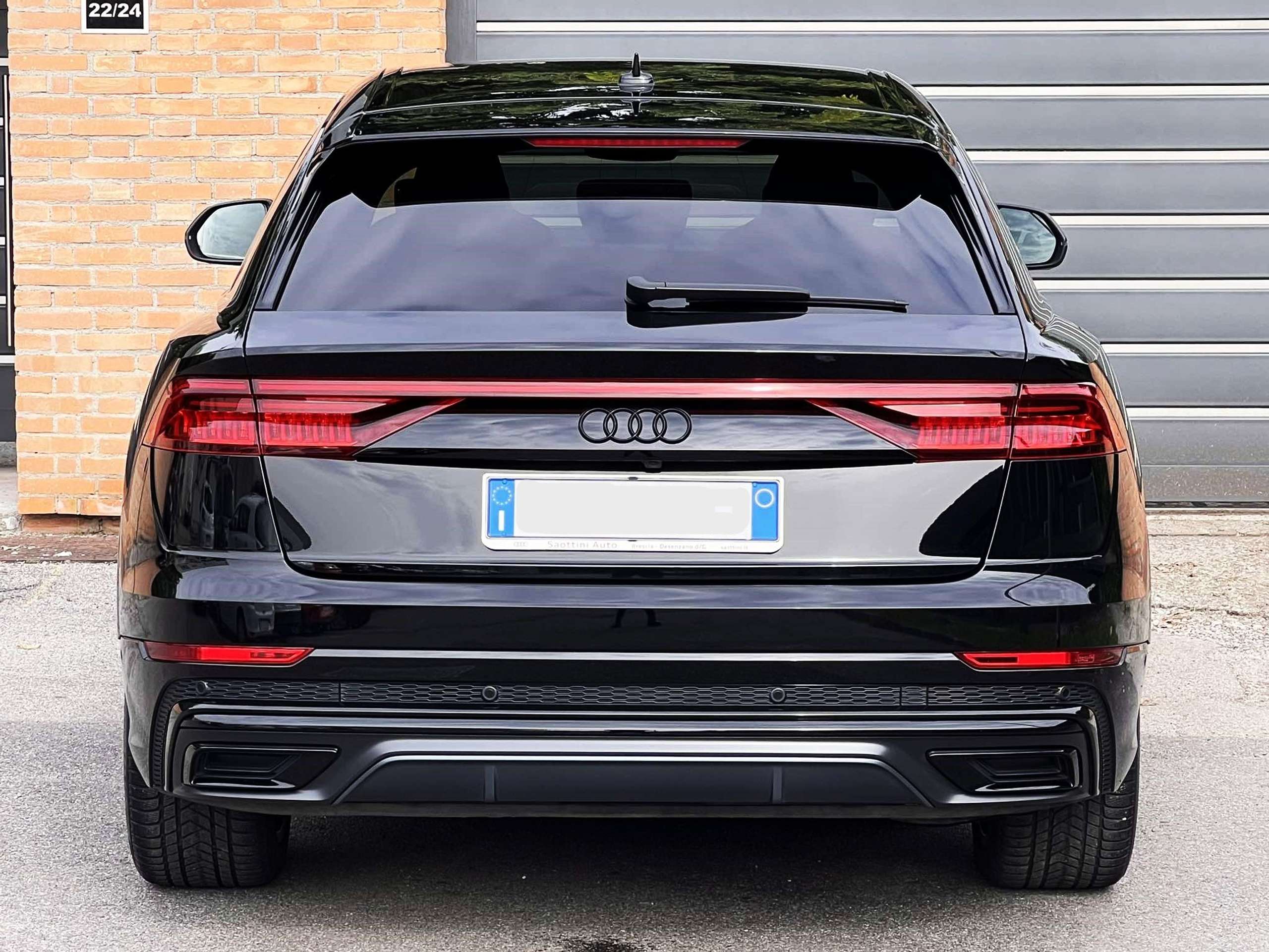 Audi - Q8