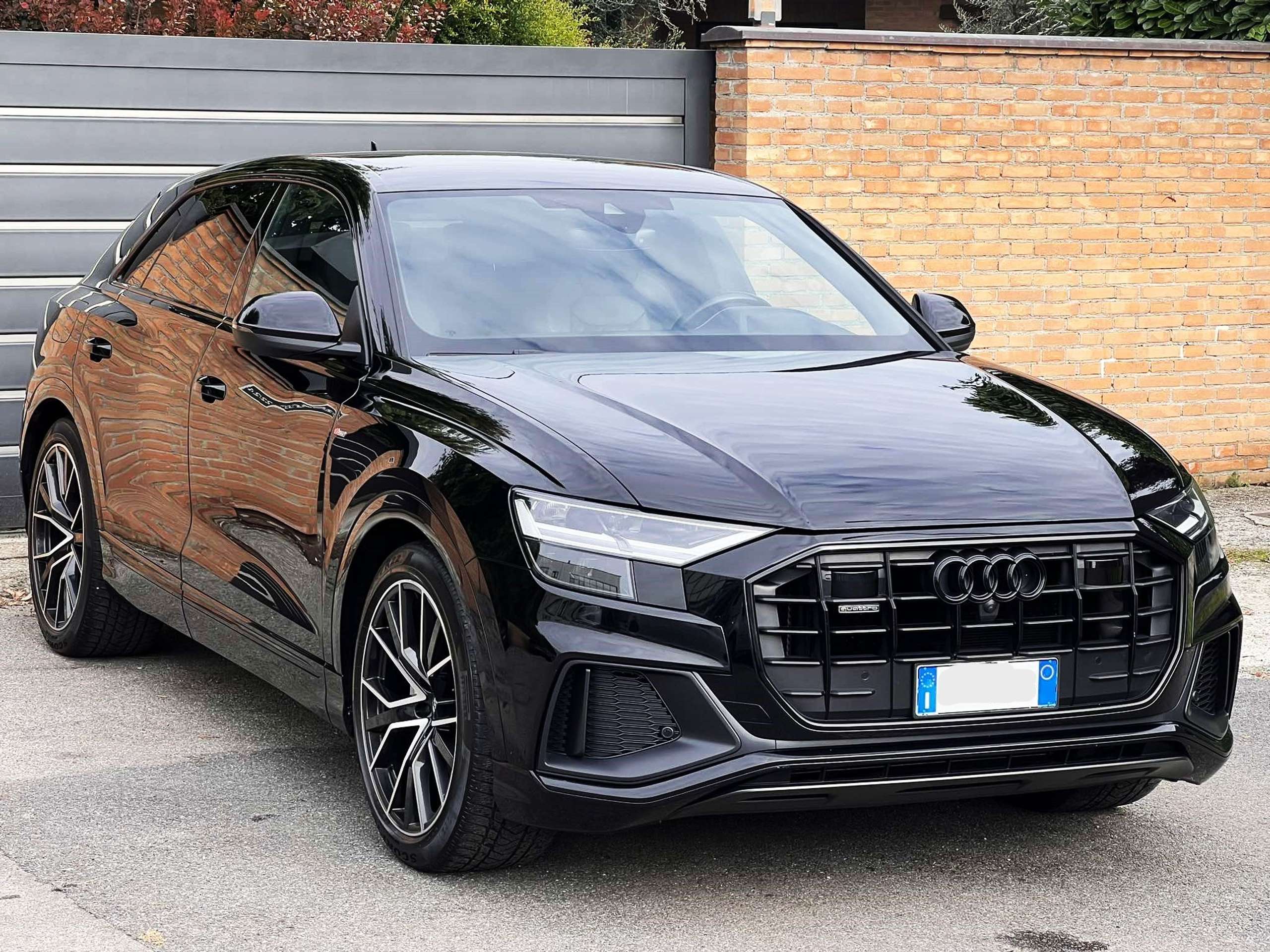 Audi - Q8