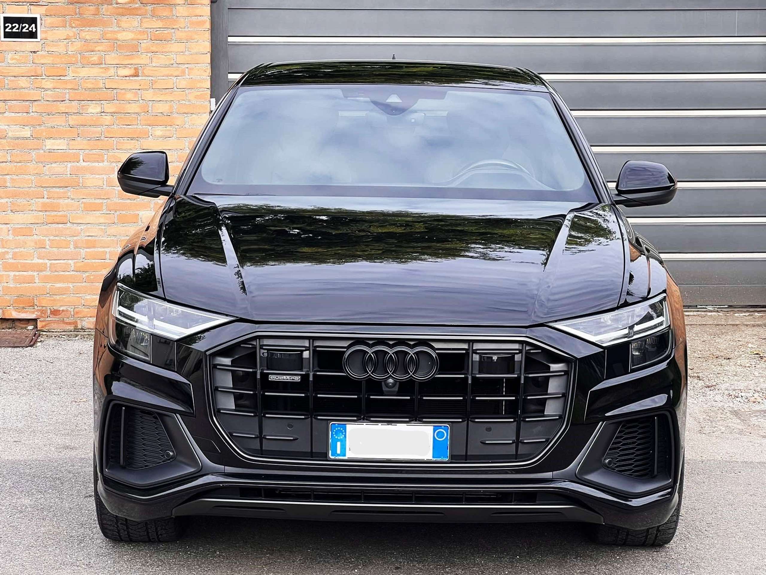 Audi - Q8