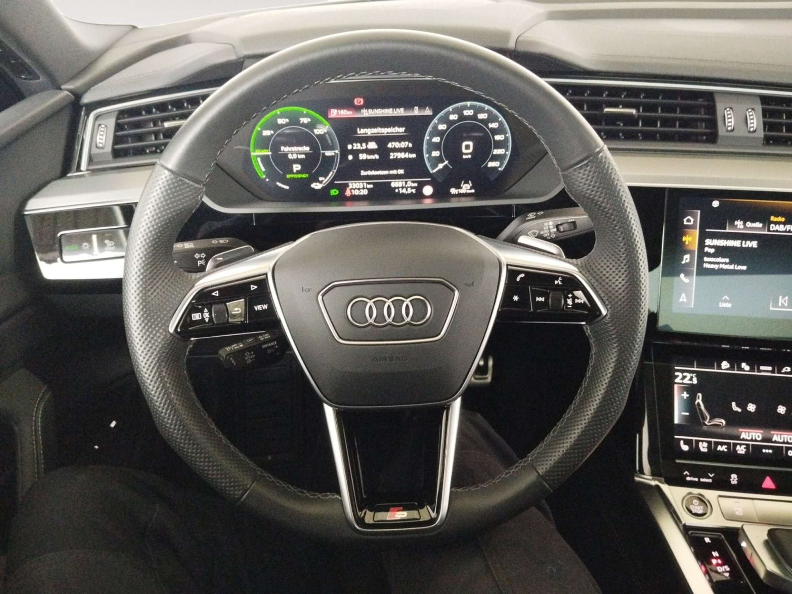 Audi - Q8