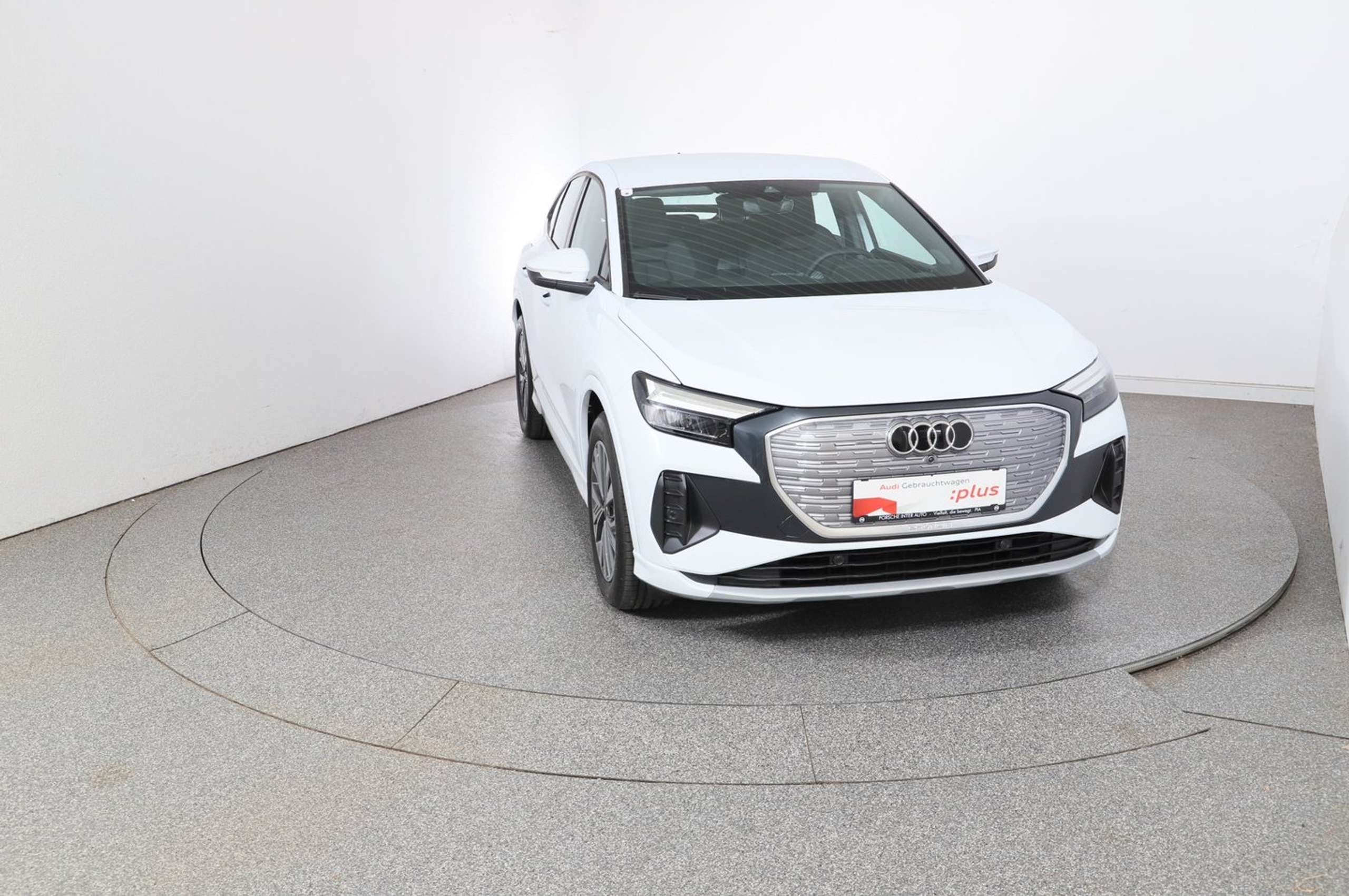 Audi - Q4 e-tron