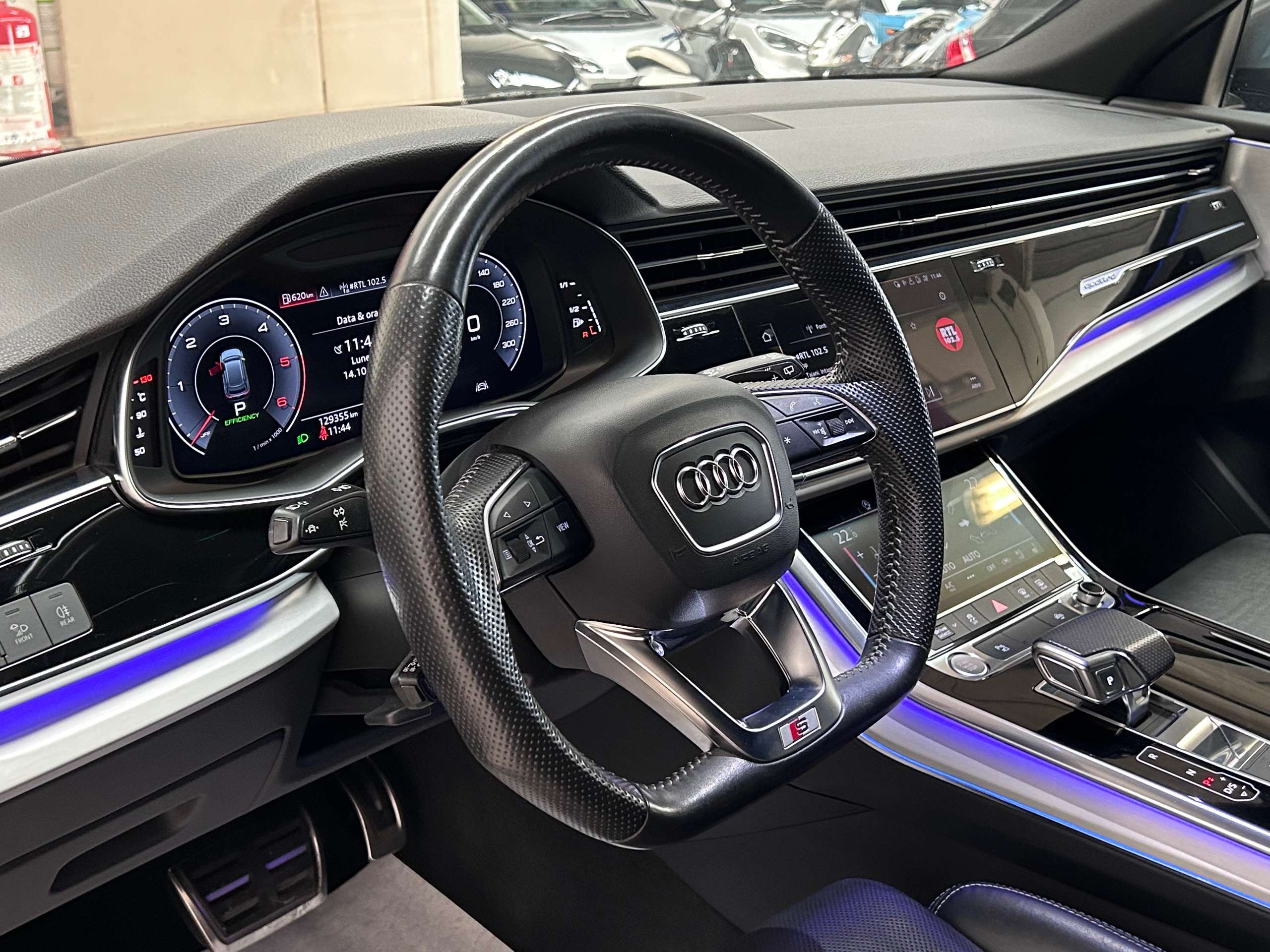 Audi - Q8