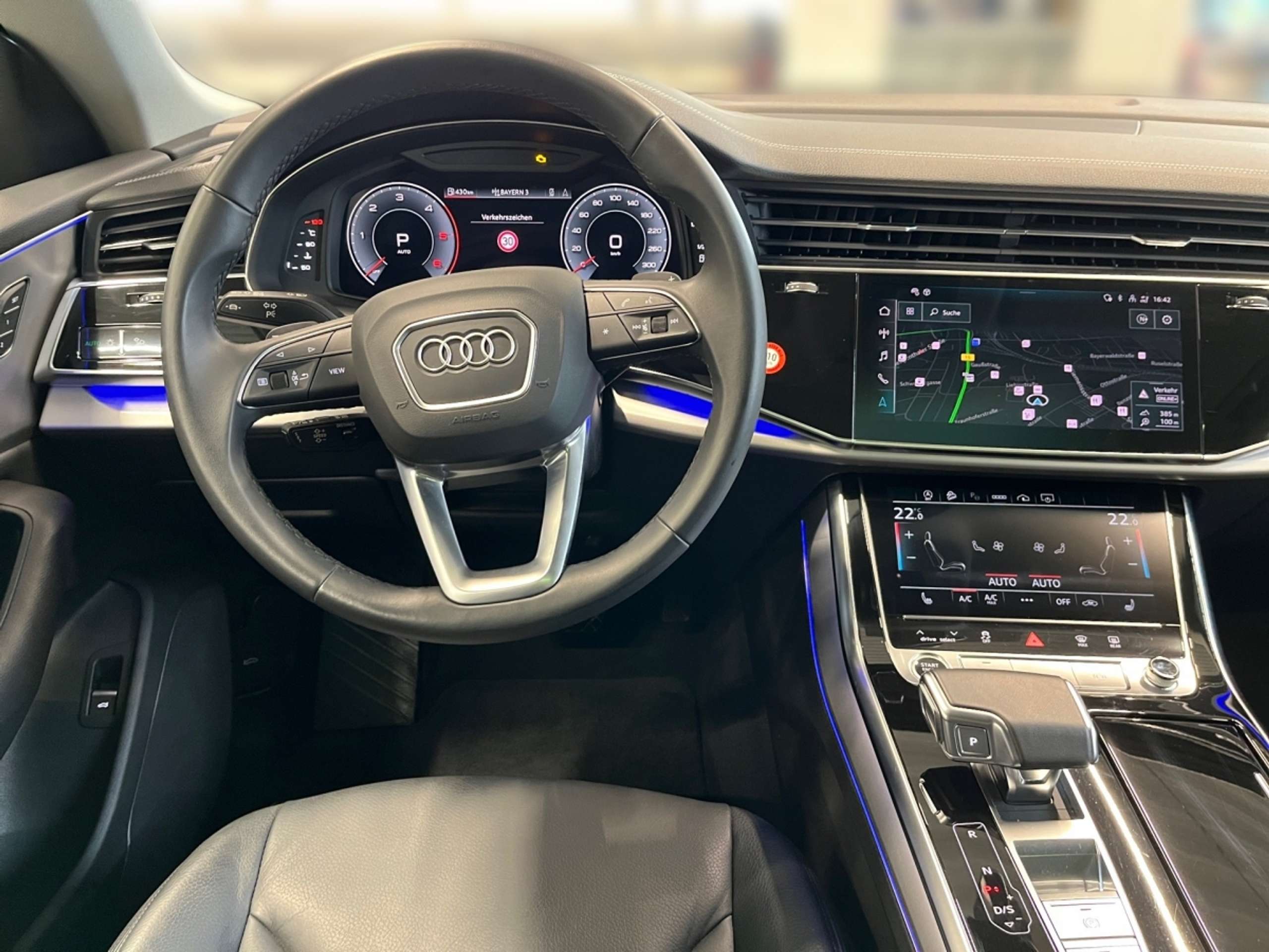 Audi - Q8