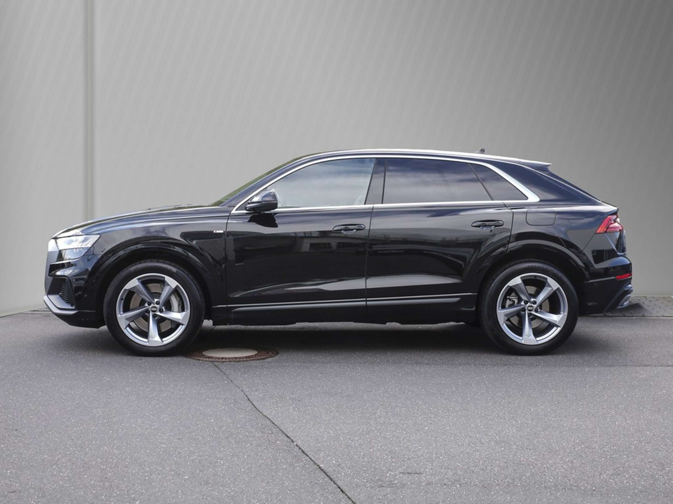 Audi - Q8