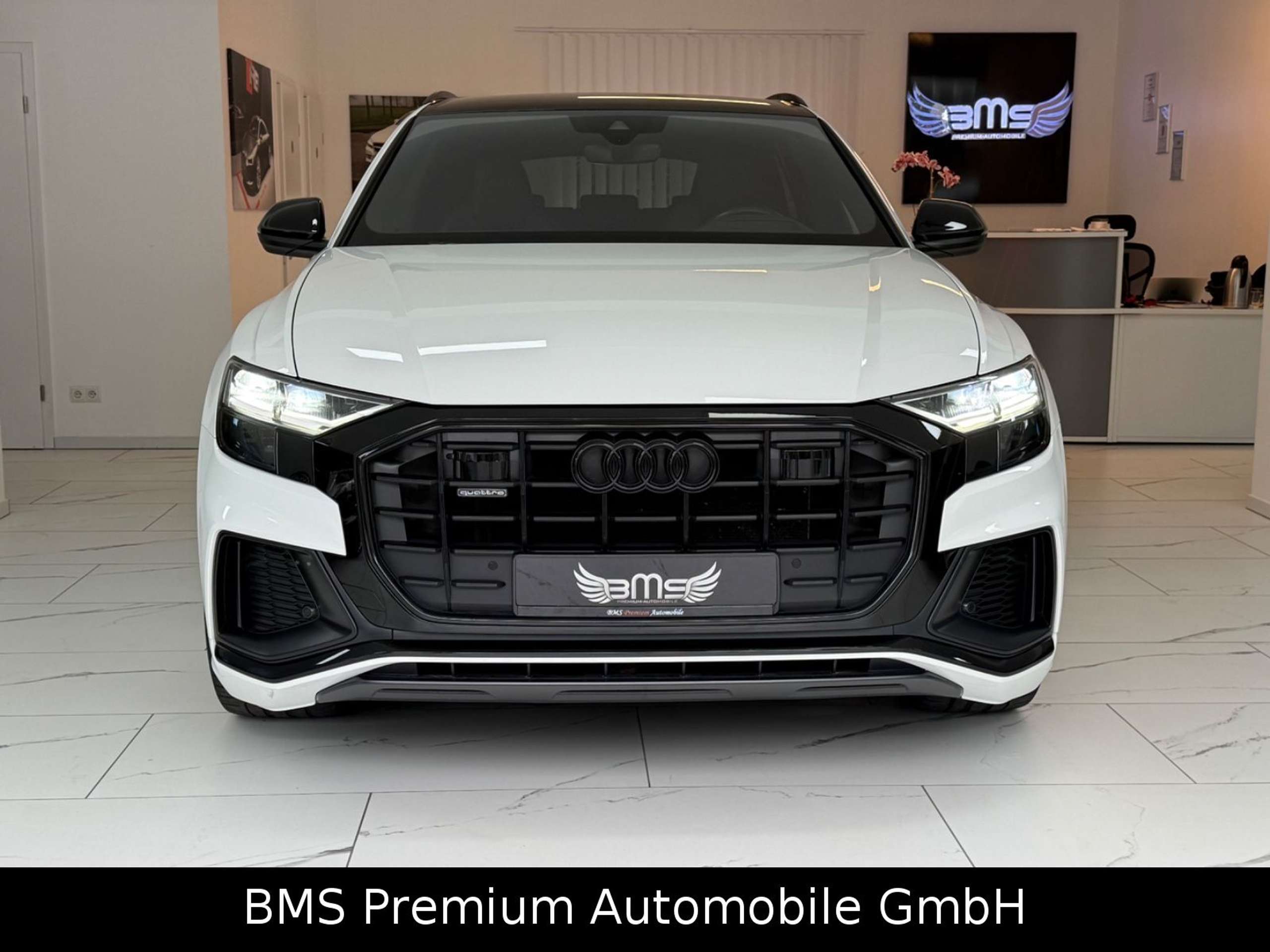 Audi - Q8