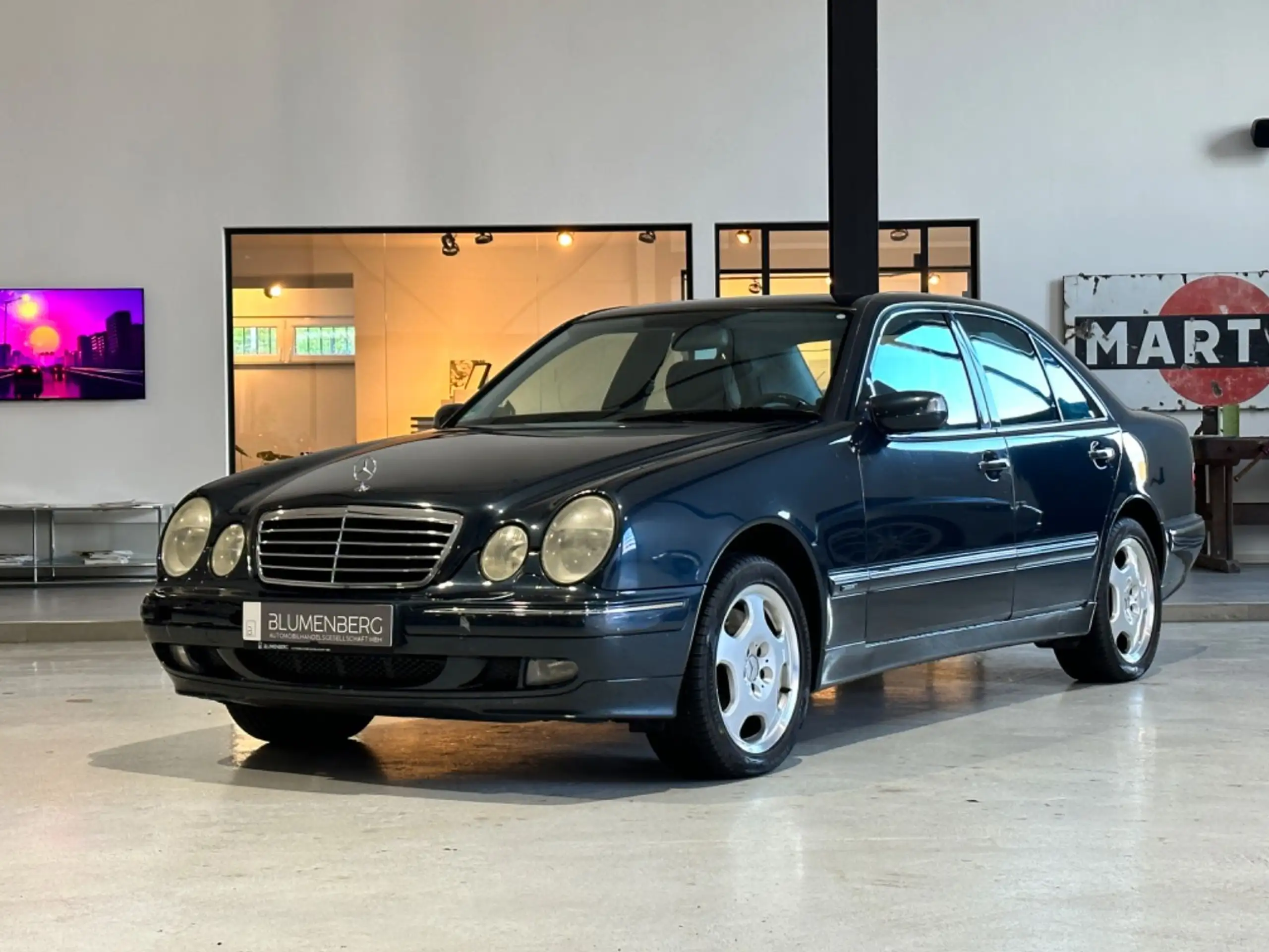 Mercedes-Benz - E 430