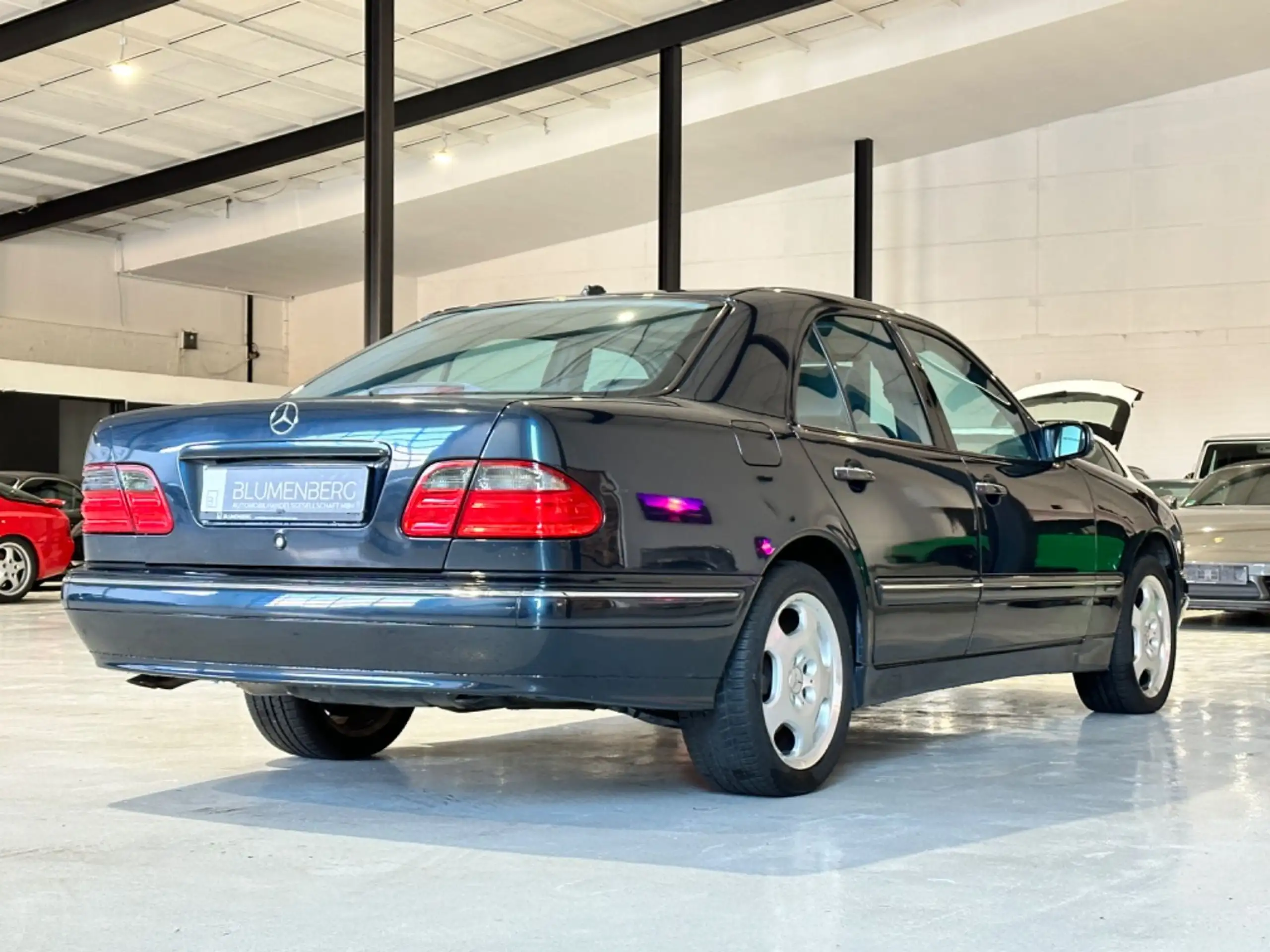 Mercedes-Benz - E 430