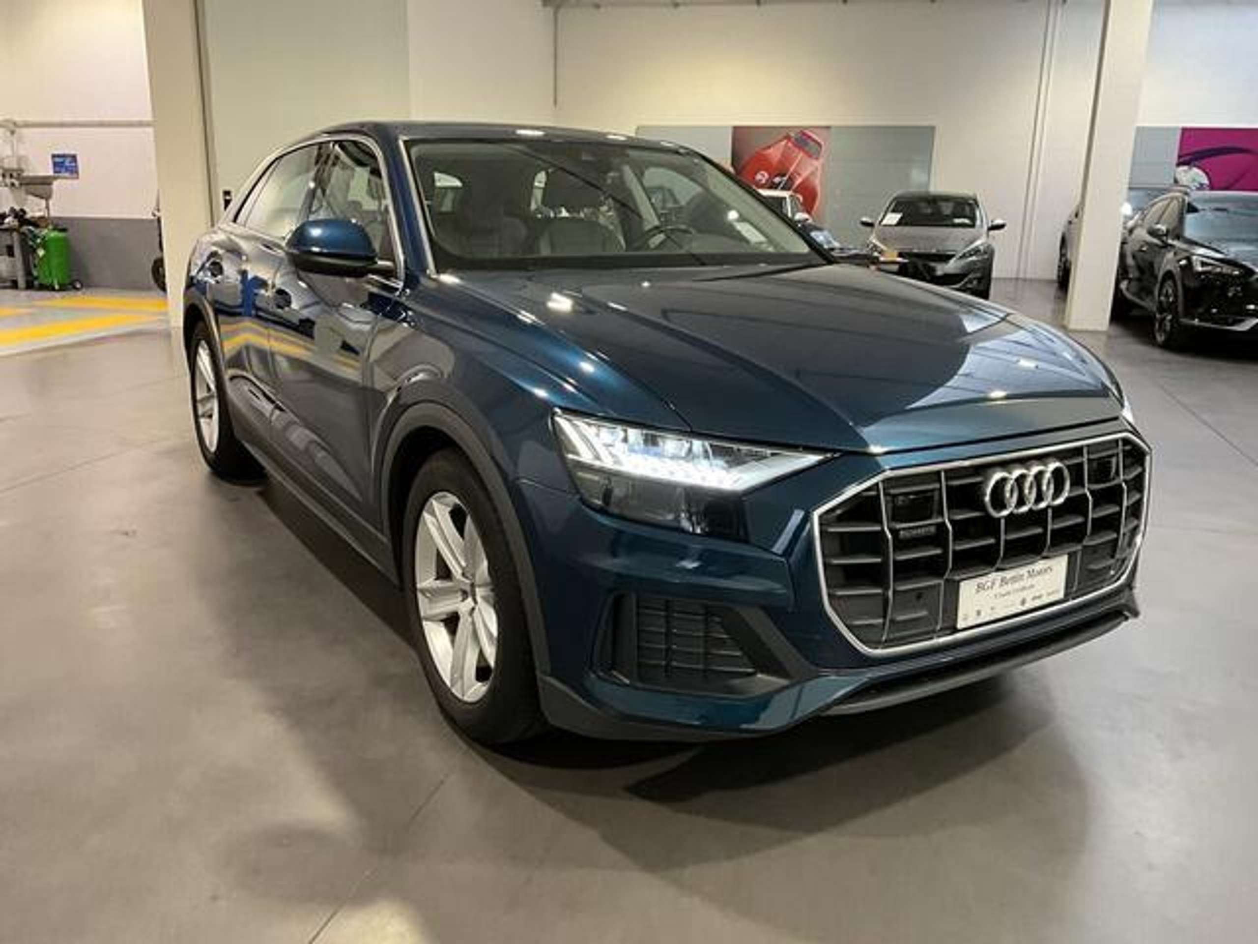 Audi - Q8