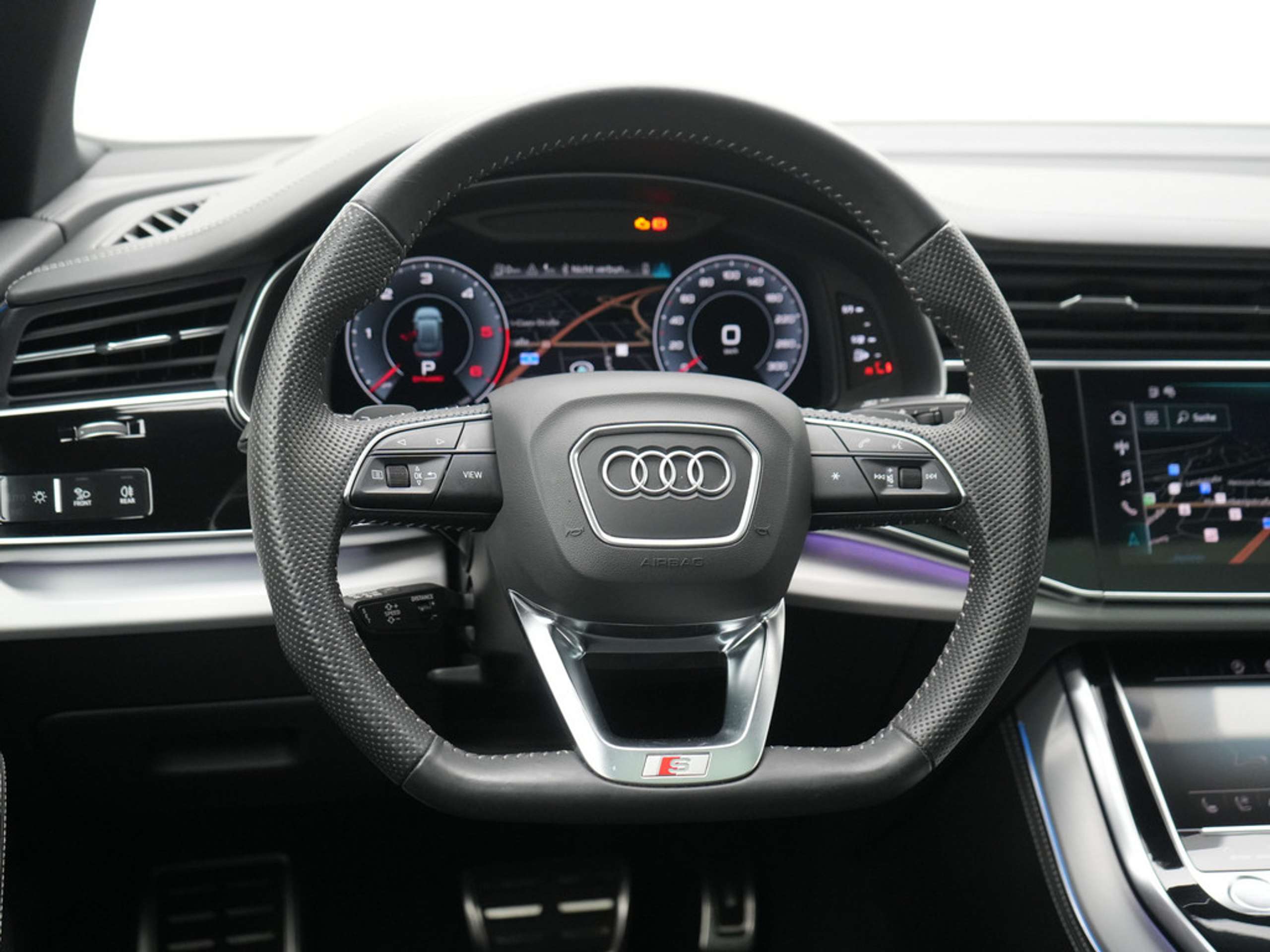 Audi - Q8