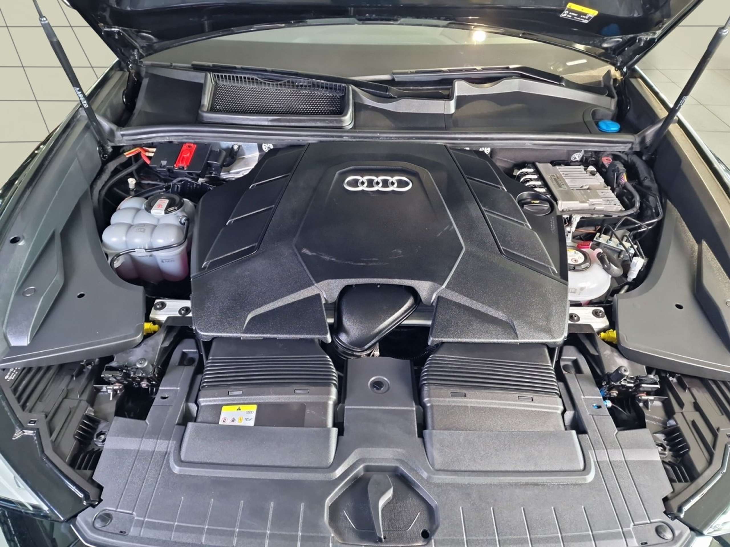 Audi - Q8