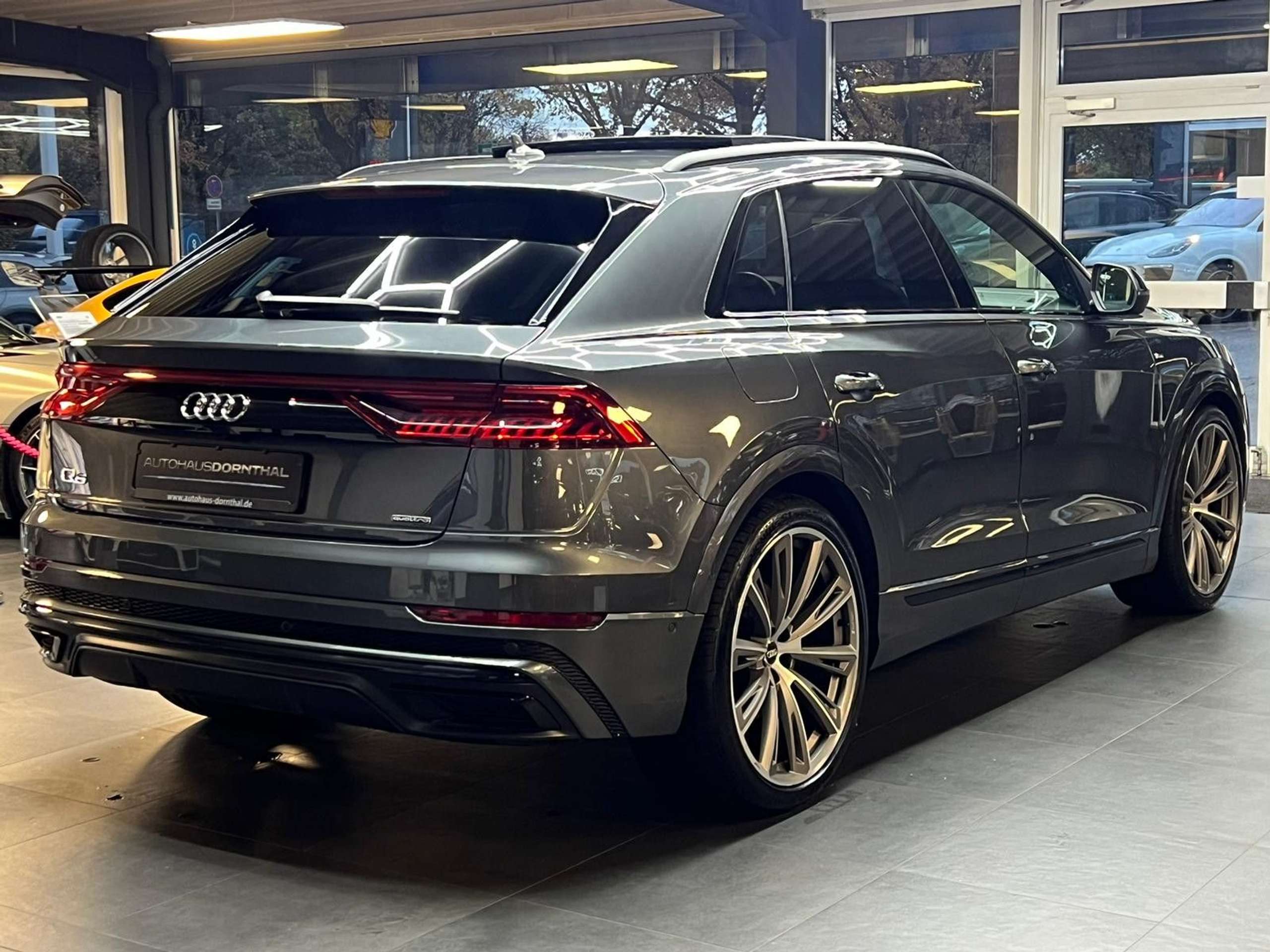 Audi - Q8