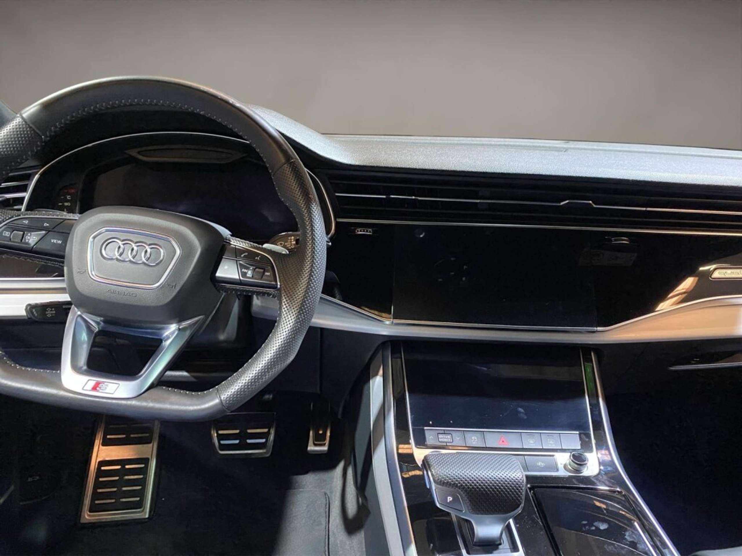 Audi - Q8