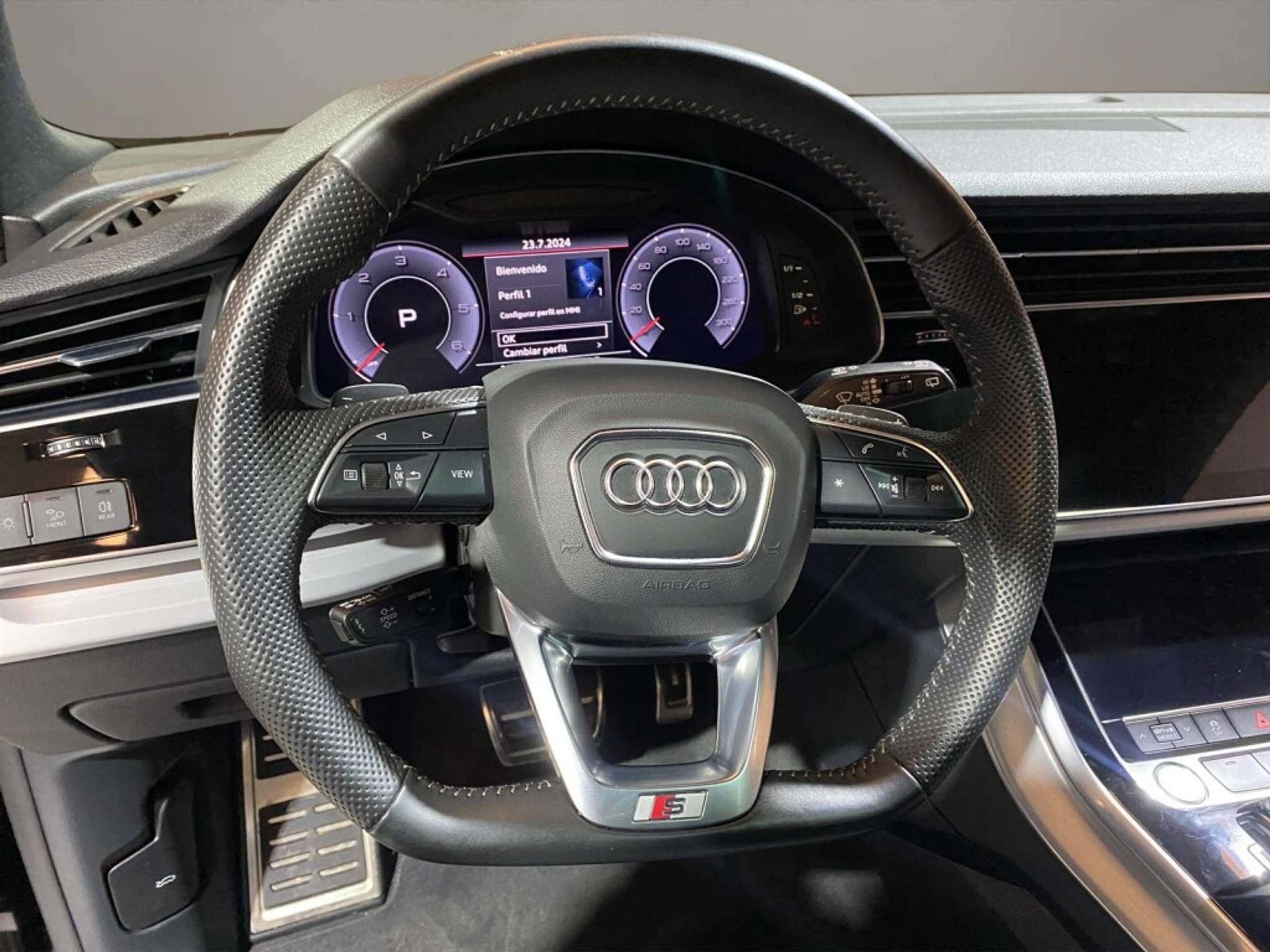 Audi - Q8