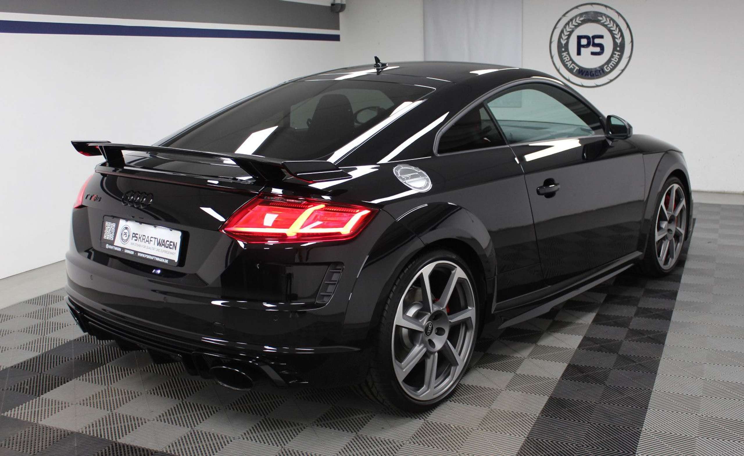 Audi - TT RS