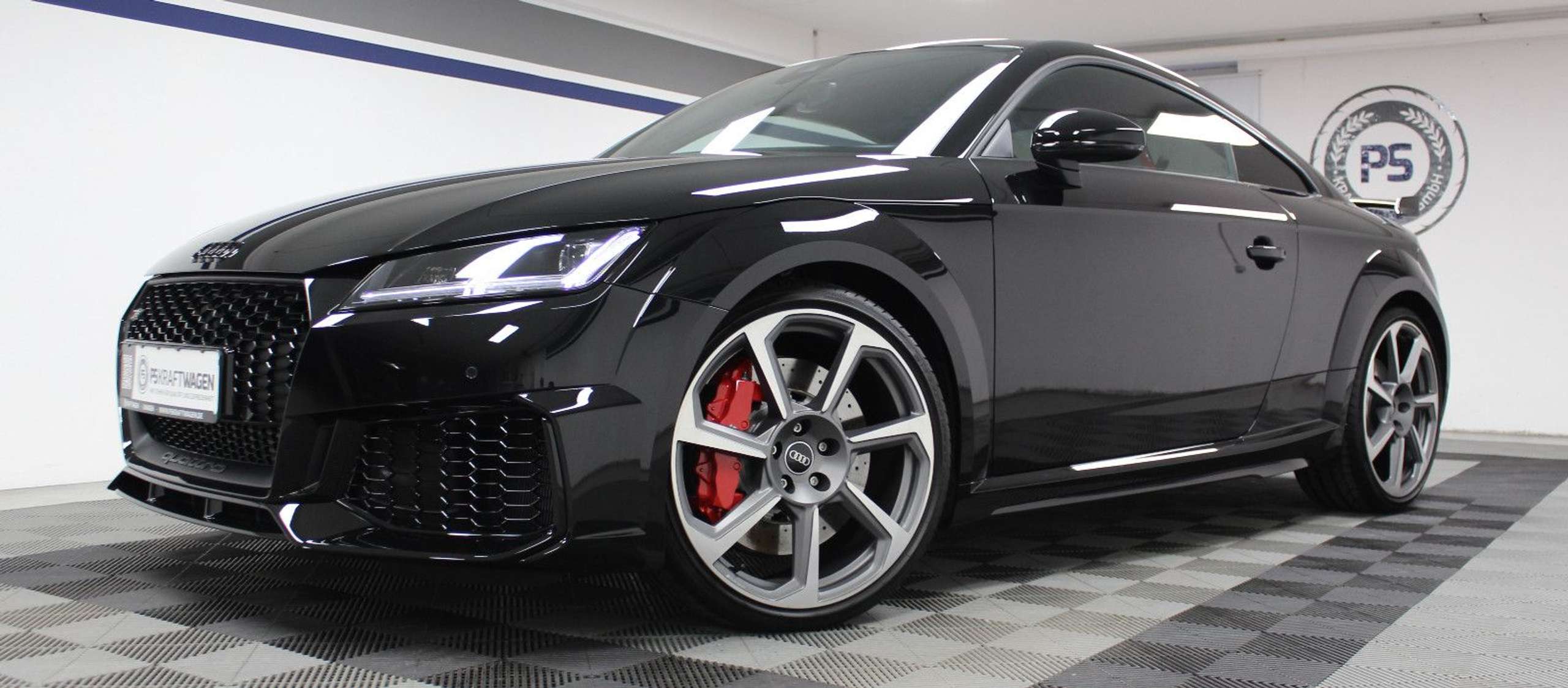 Audi - TT RS