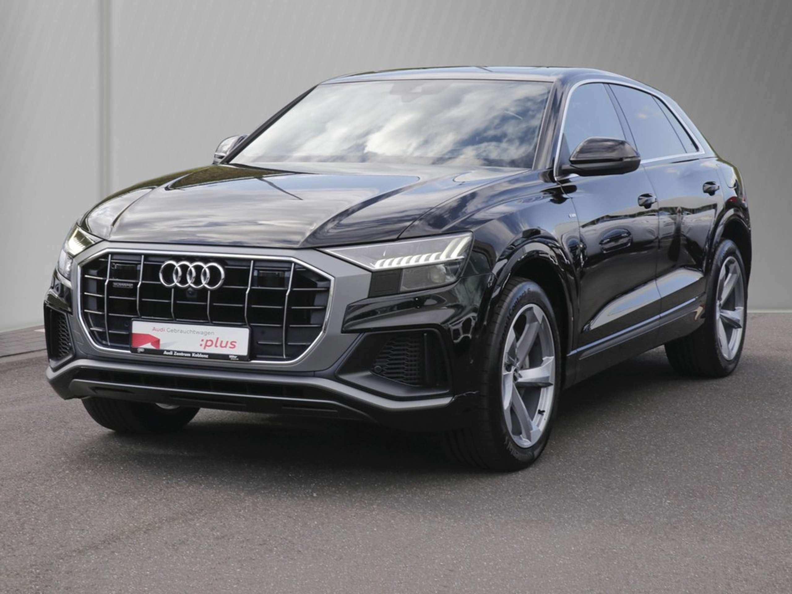 Audi - Q8