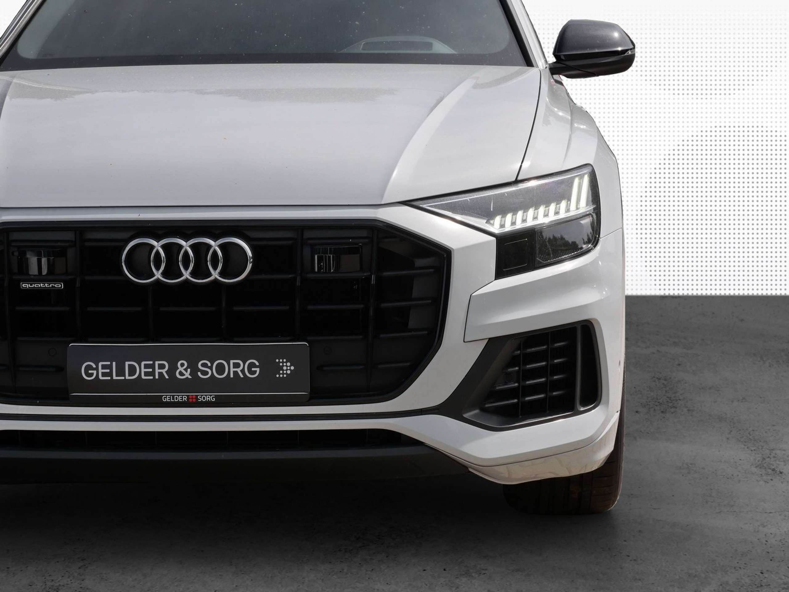 Audi - Q8