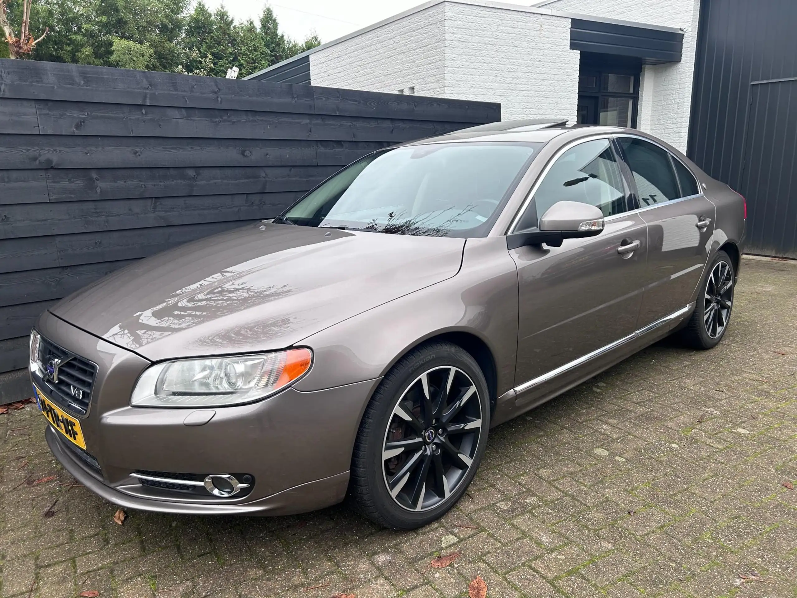 Volvo - S80