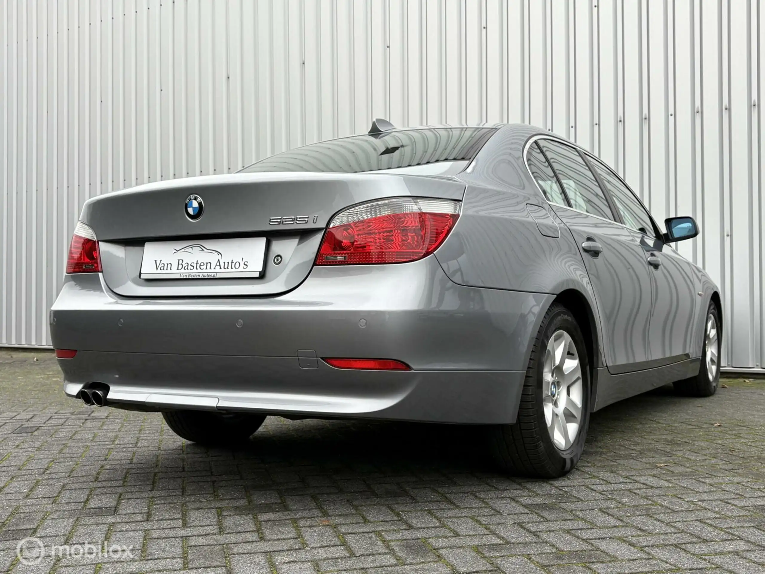 BMW - 525