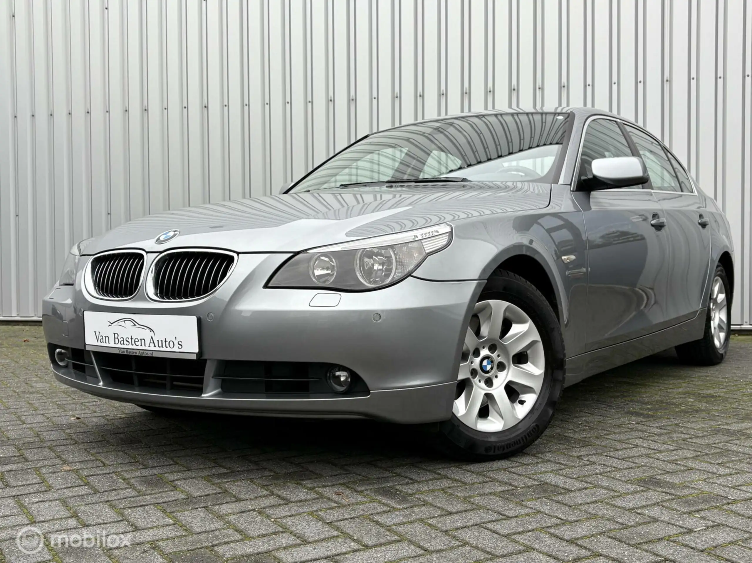 BMW - 525