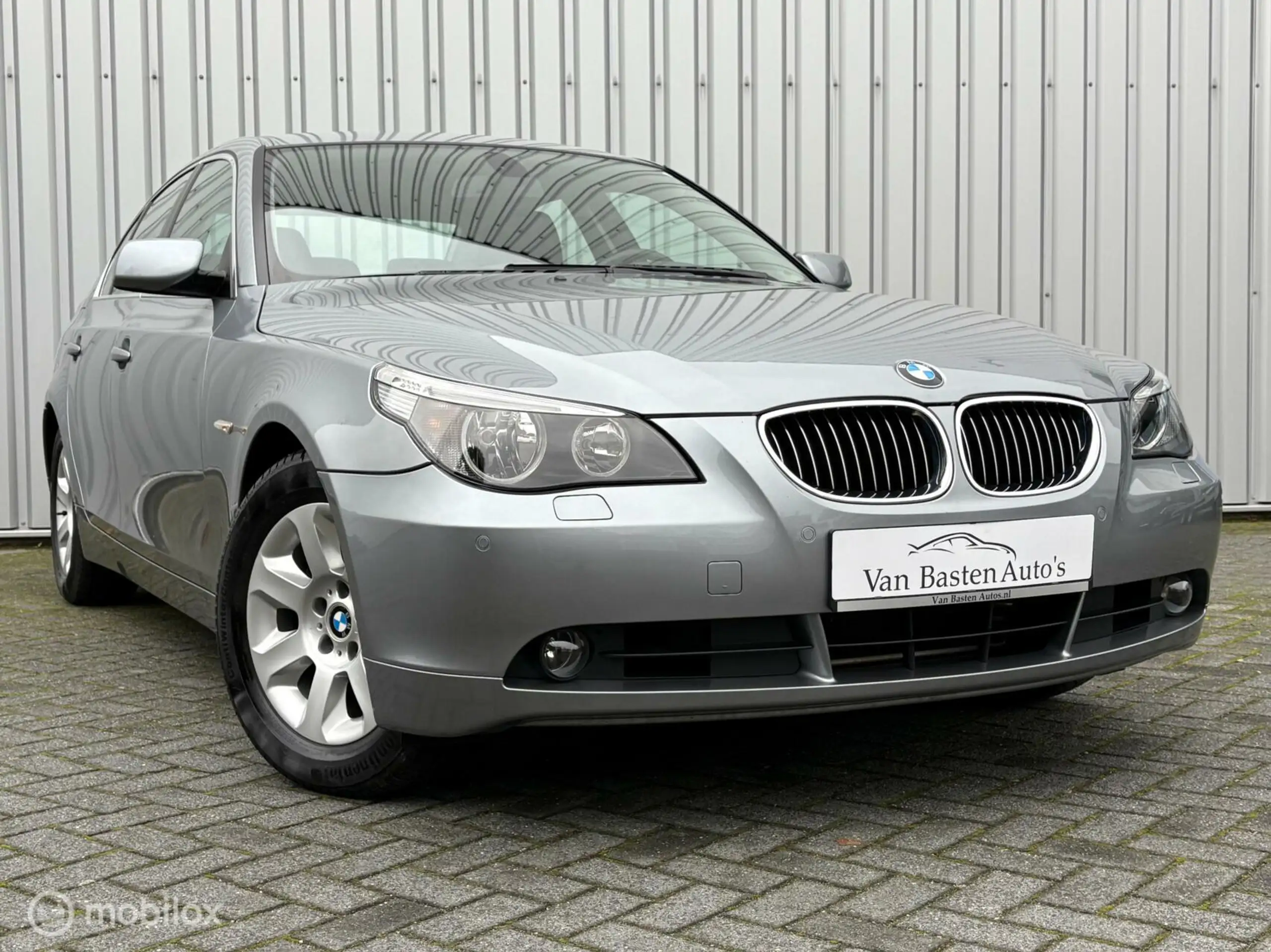 BMW - 525