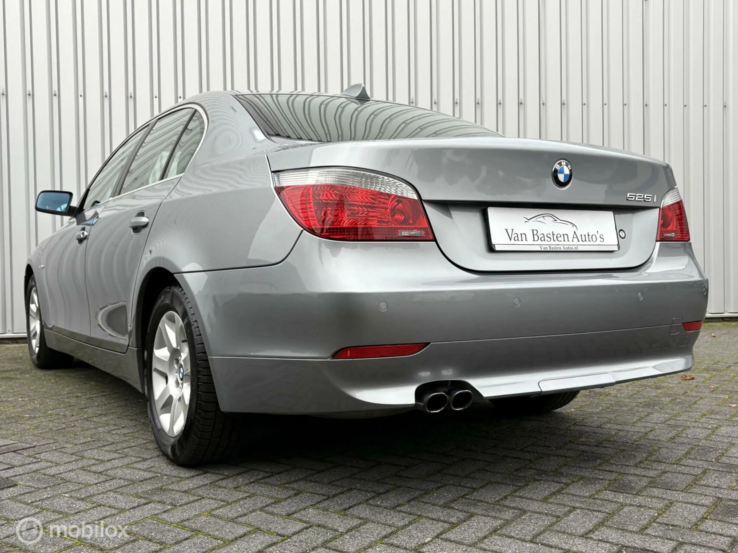 BMW - 525