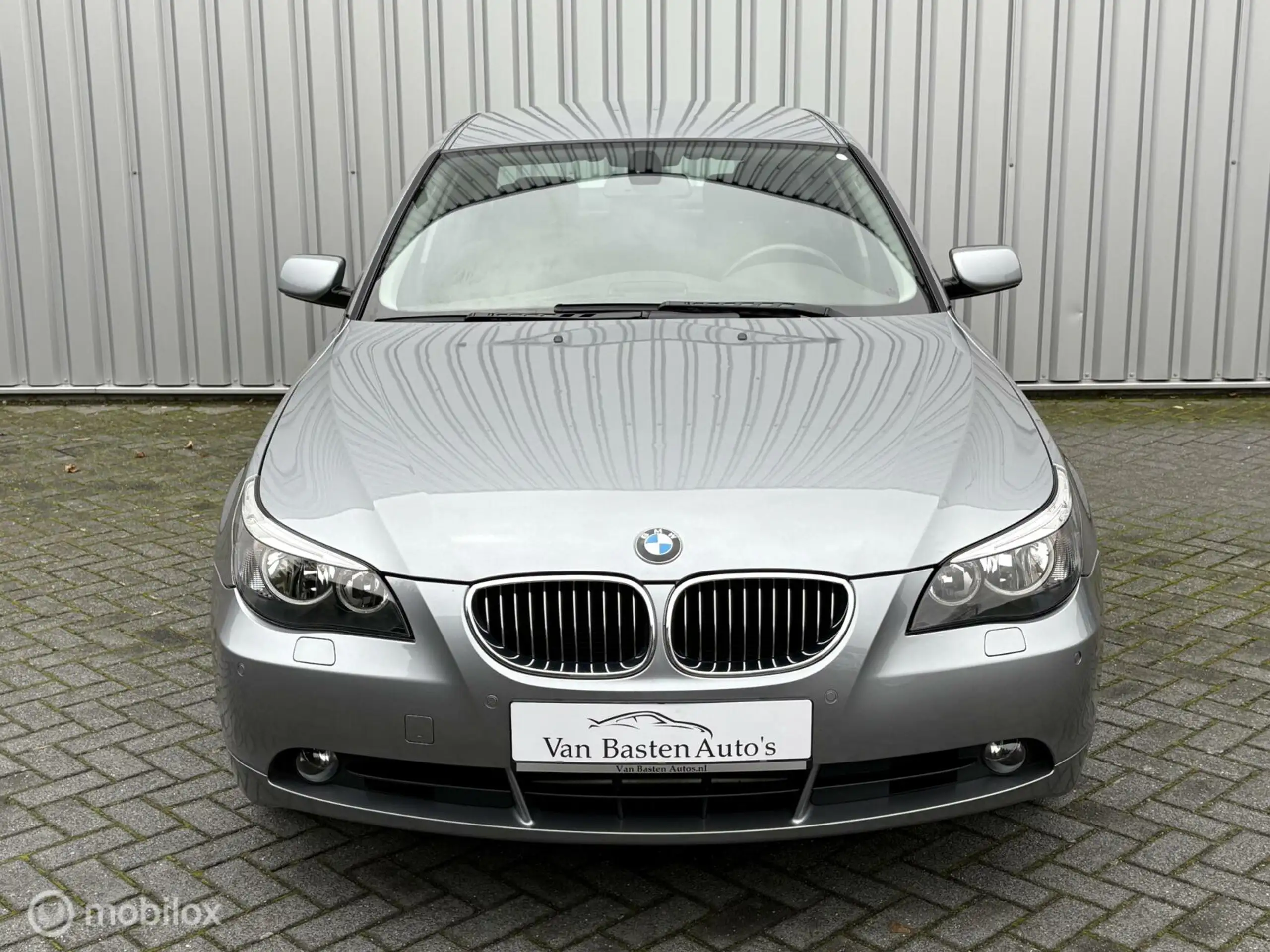 BMW - 525