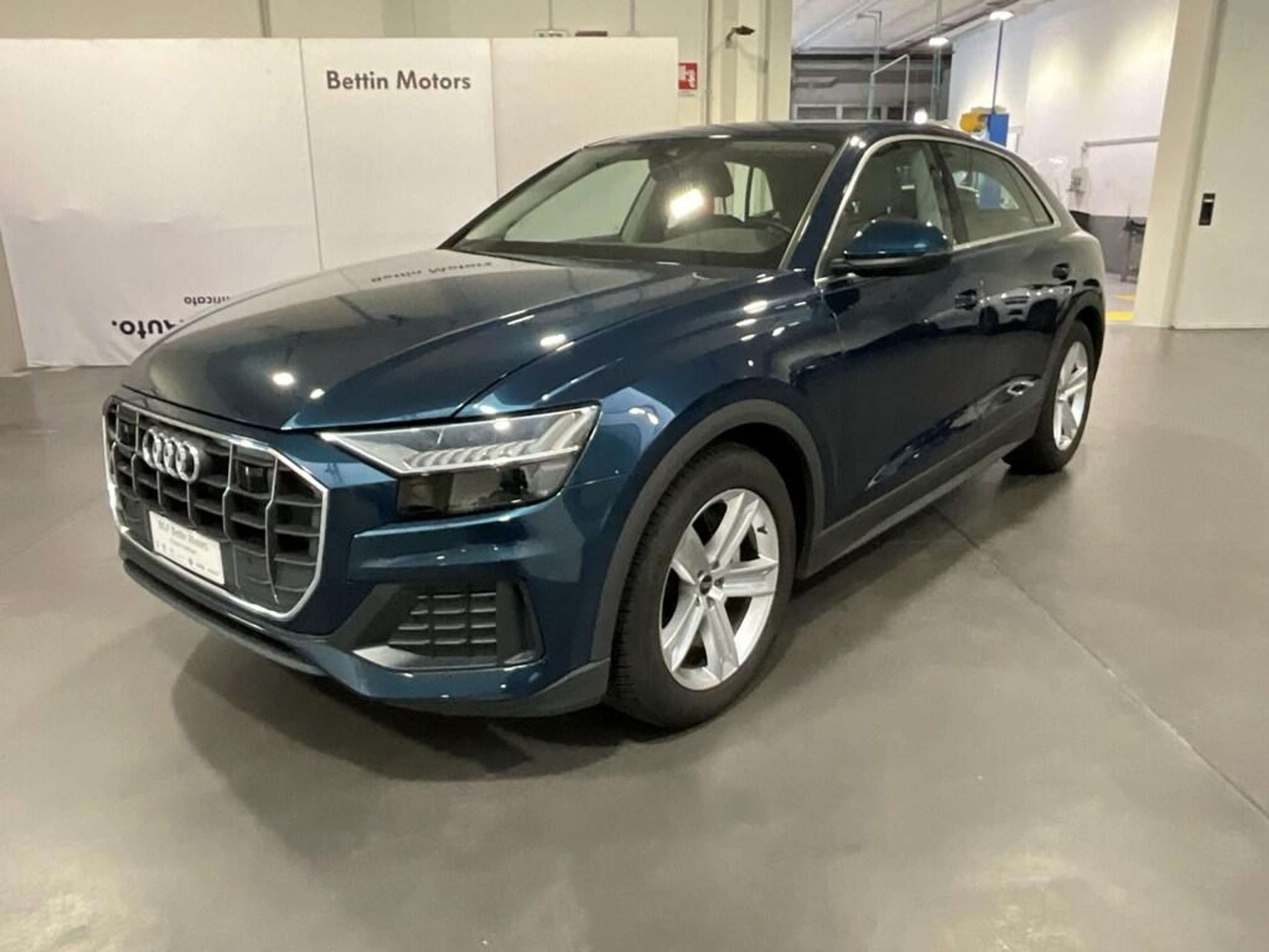 Audi - Q8