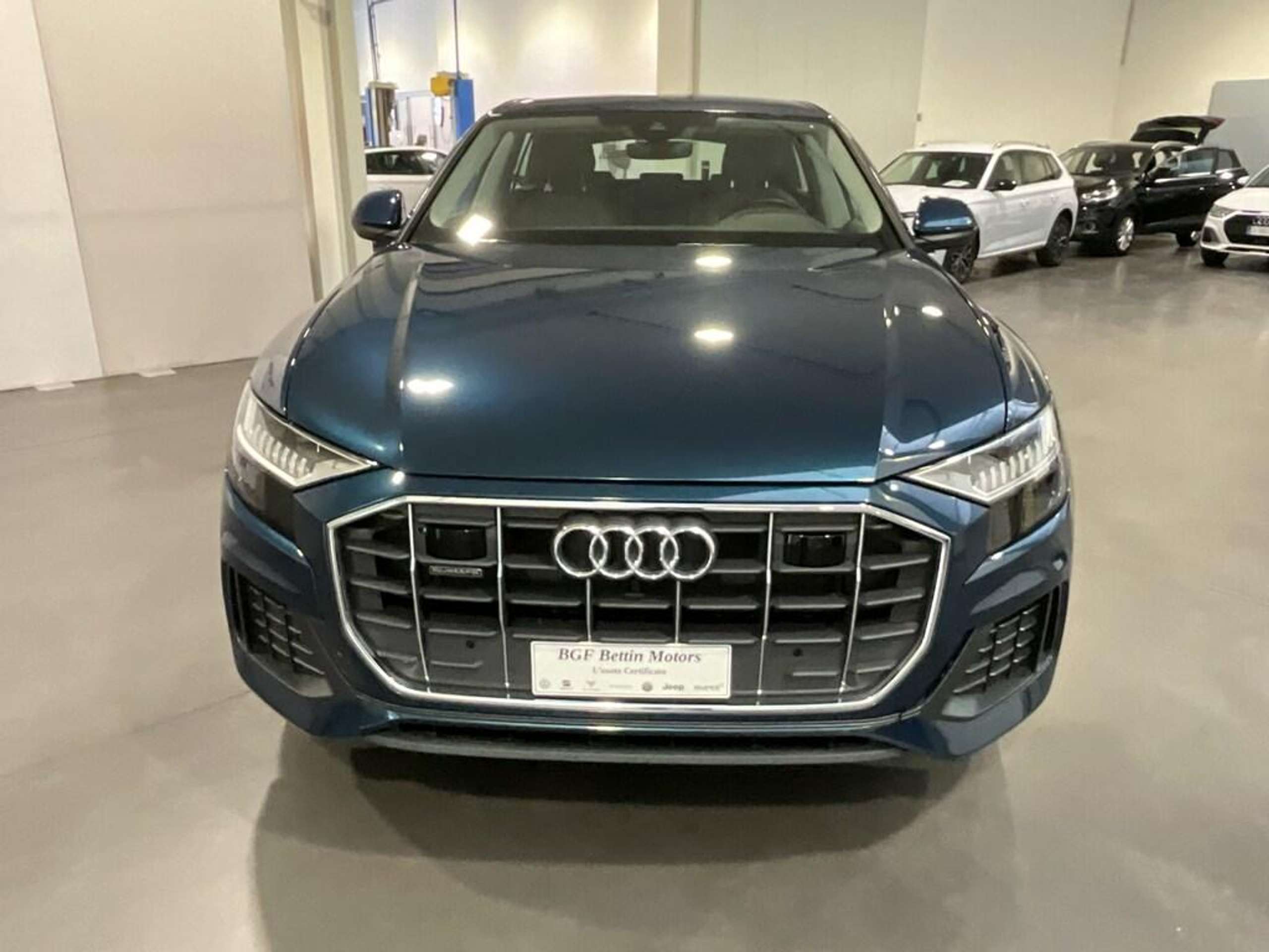 Audi - Q8