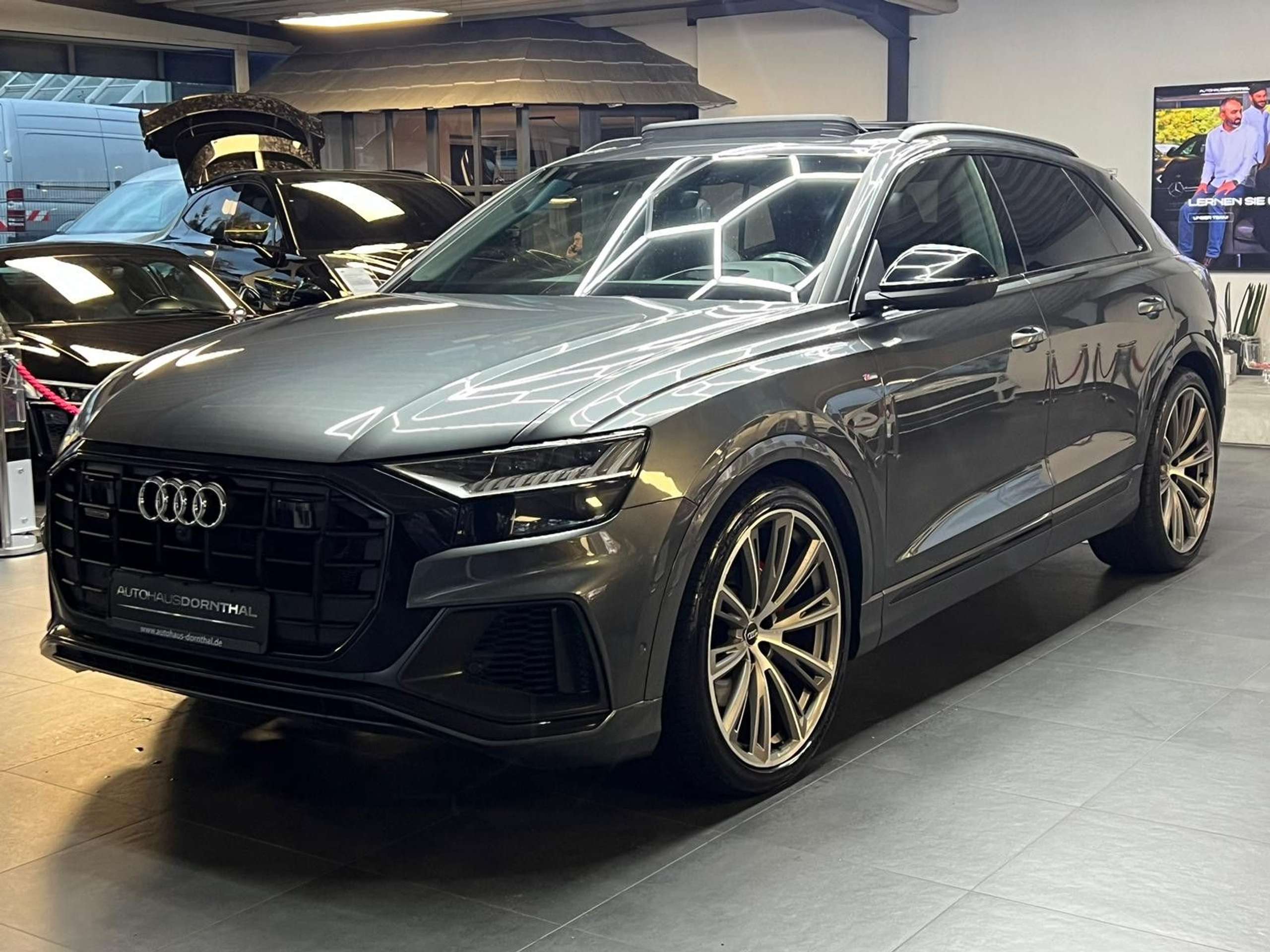 Audi - Q8