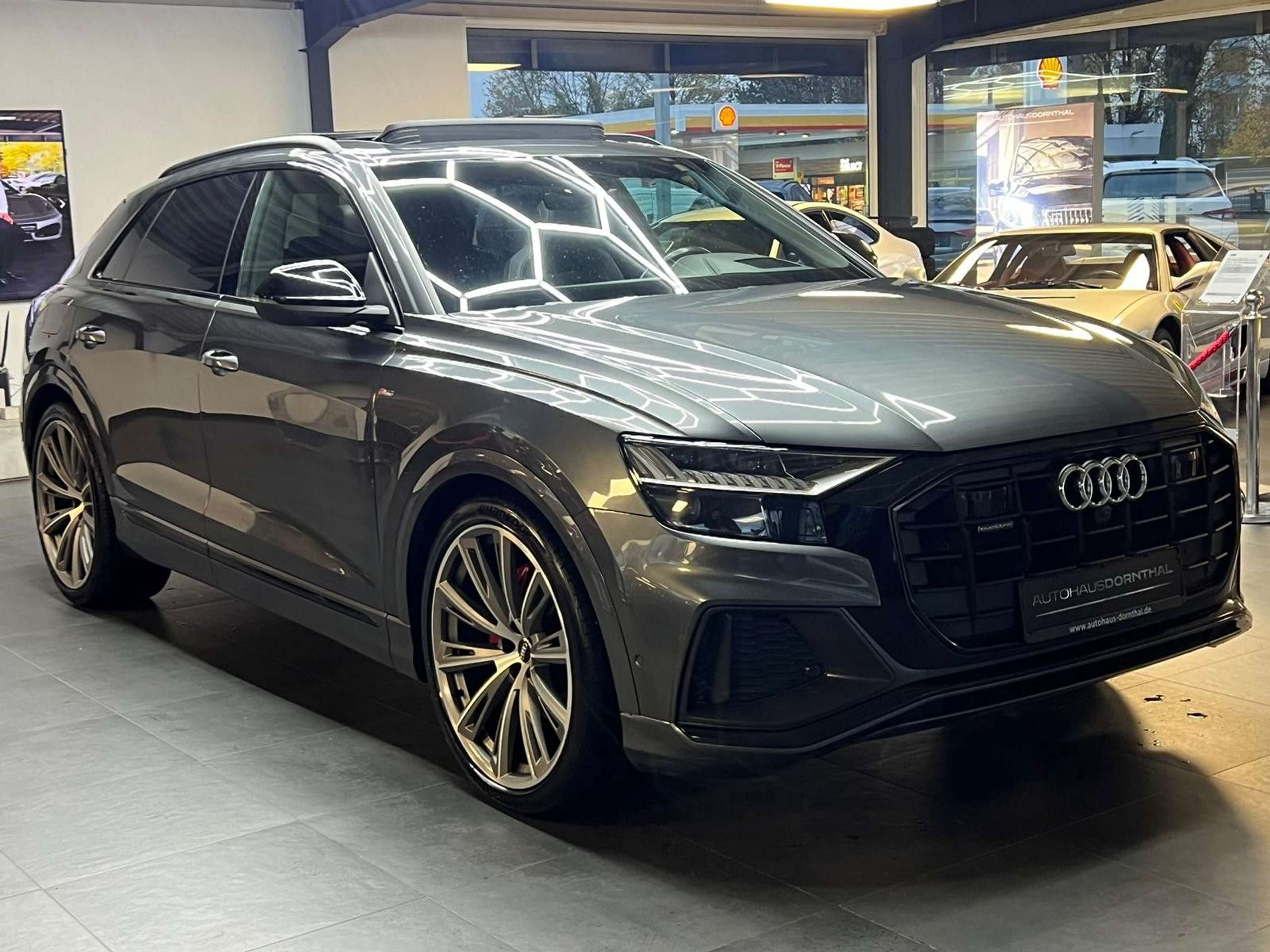 Audi - Q8