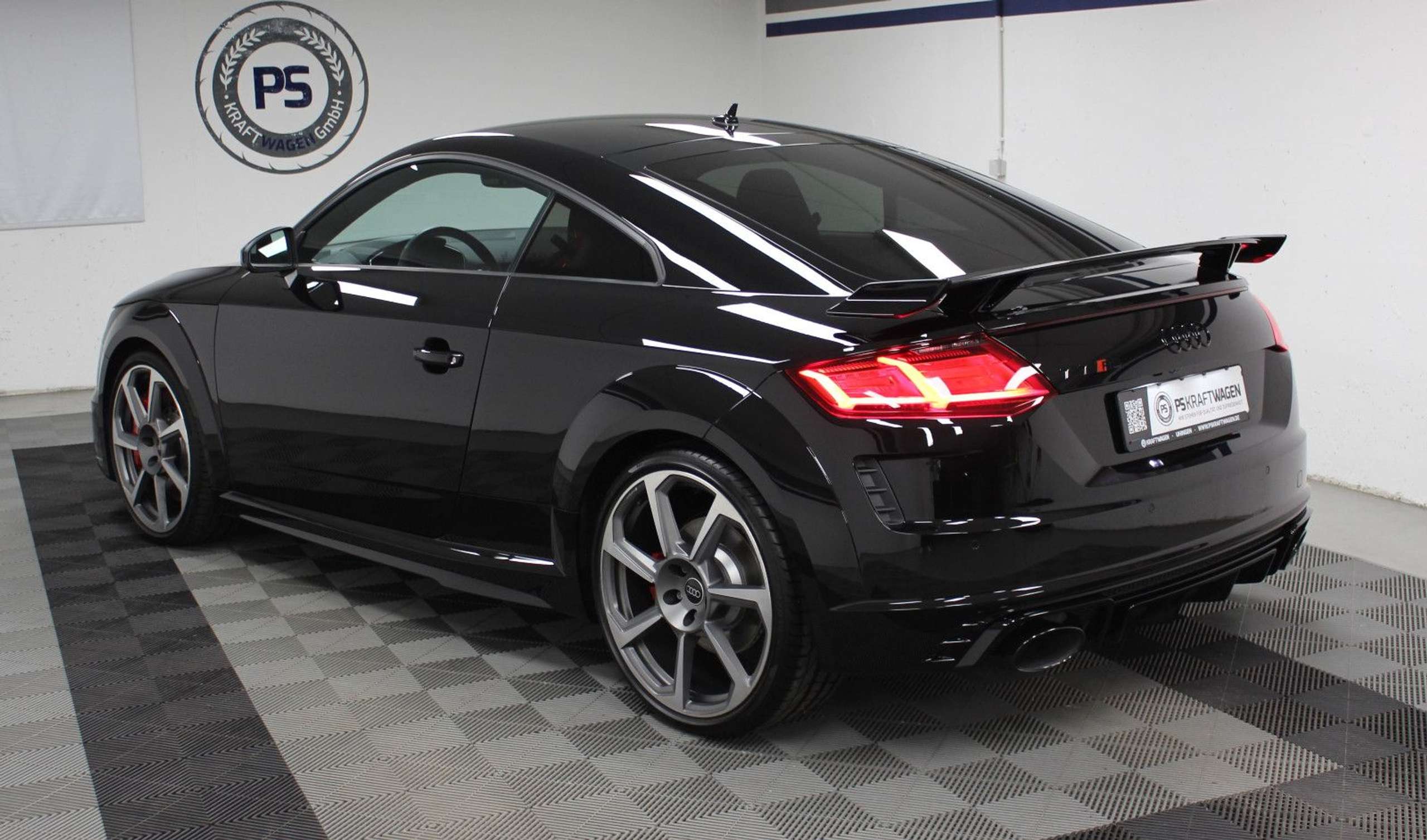 Audi - TT RS