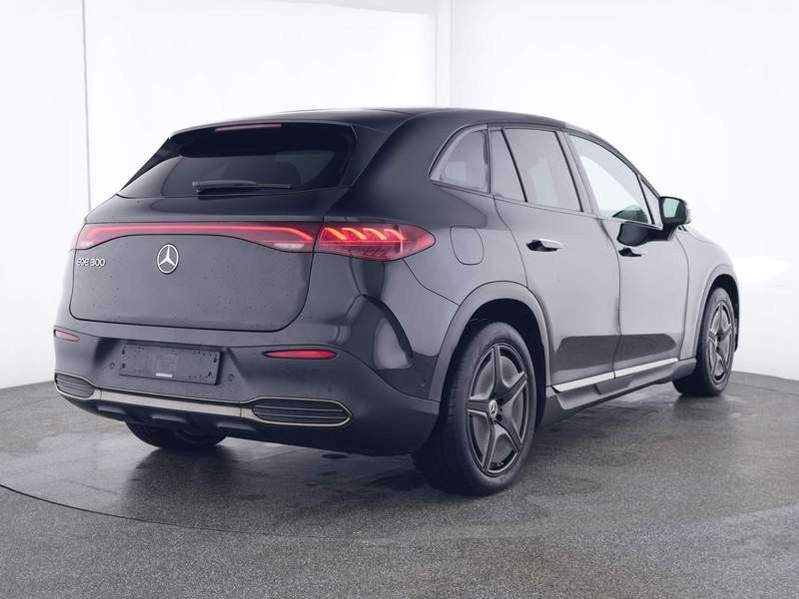 Mercedes-Benz - EQE SUV