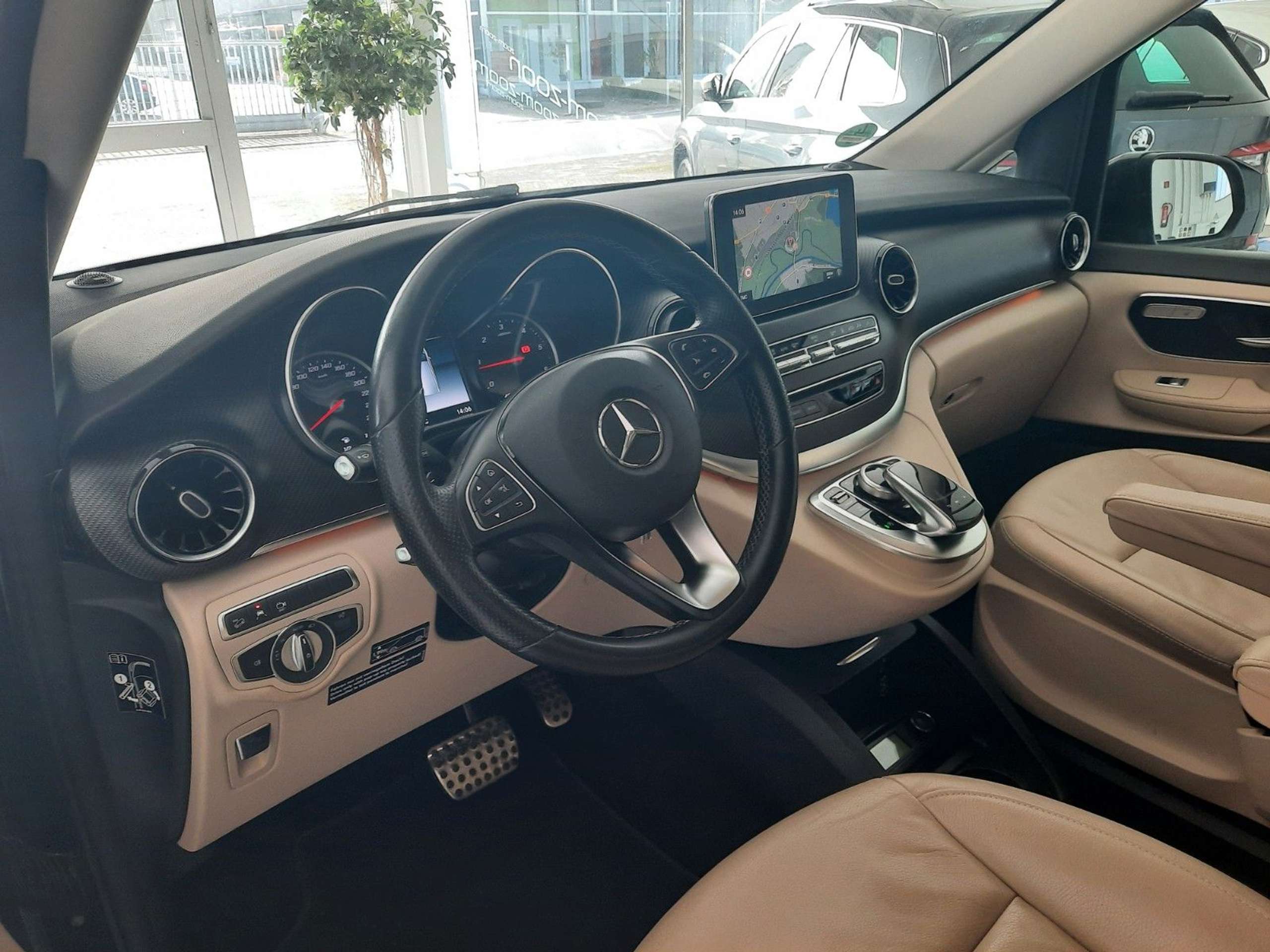 Mercedes-Benz - V 300