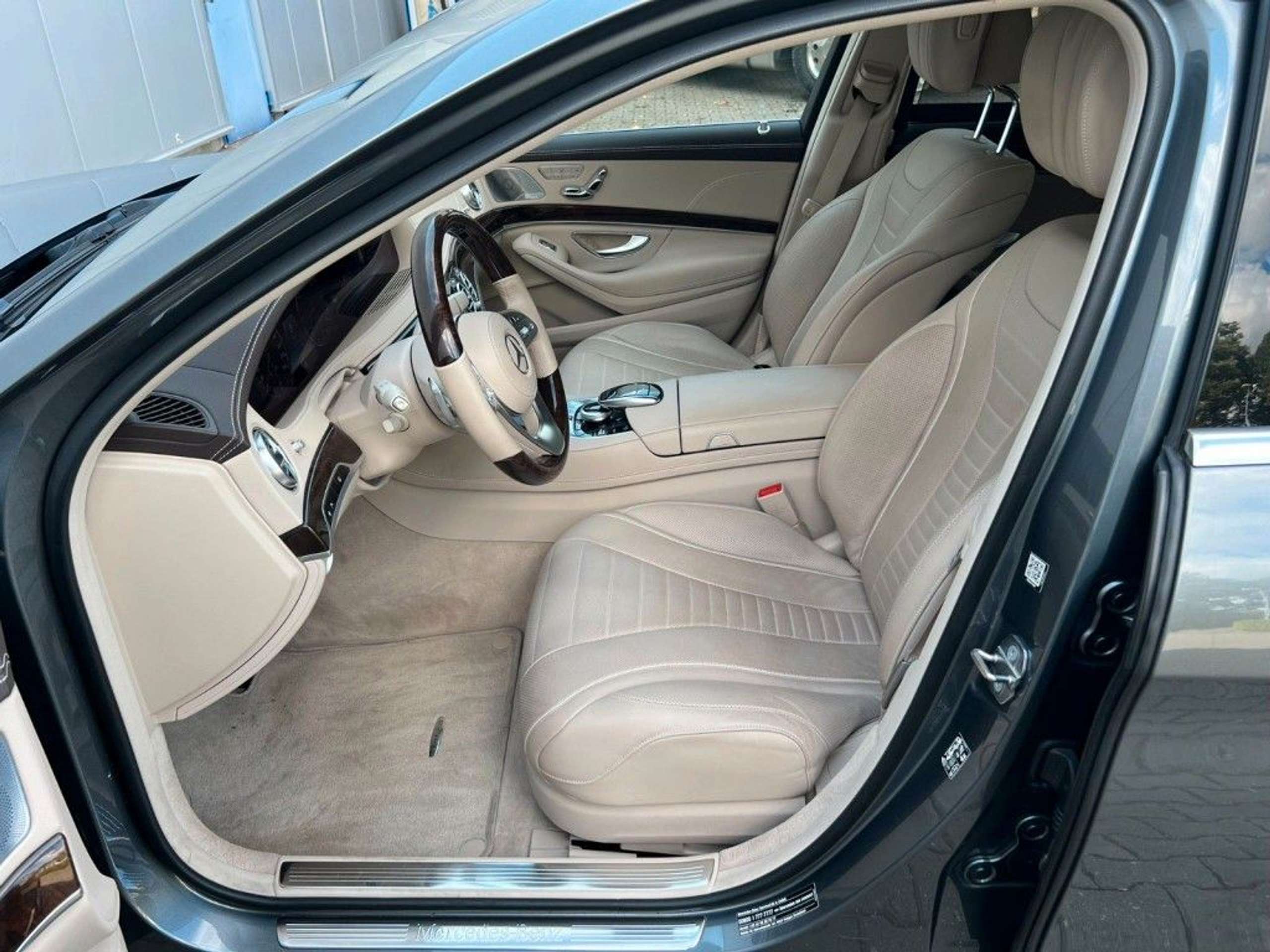 Mercedes-Benz - S 400