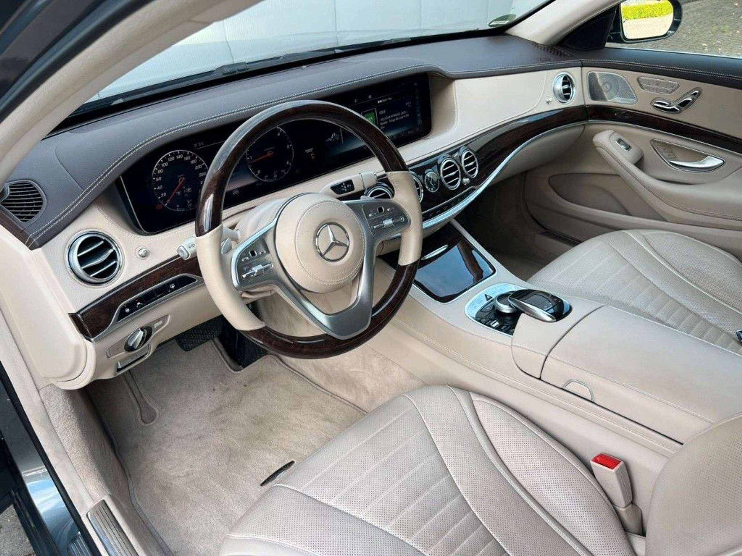 Mercedes-Benz - S 400