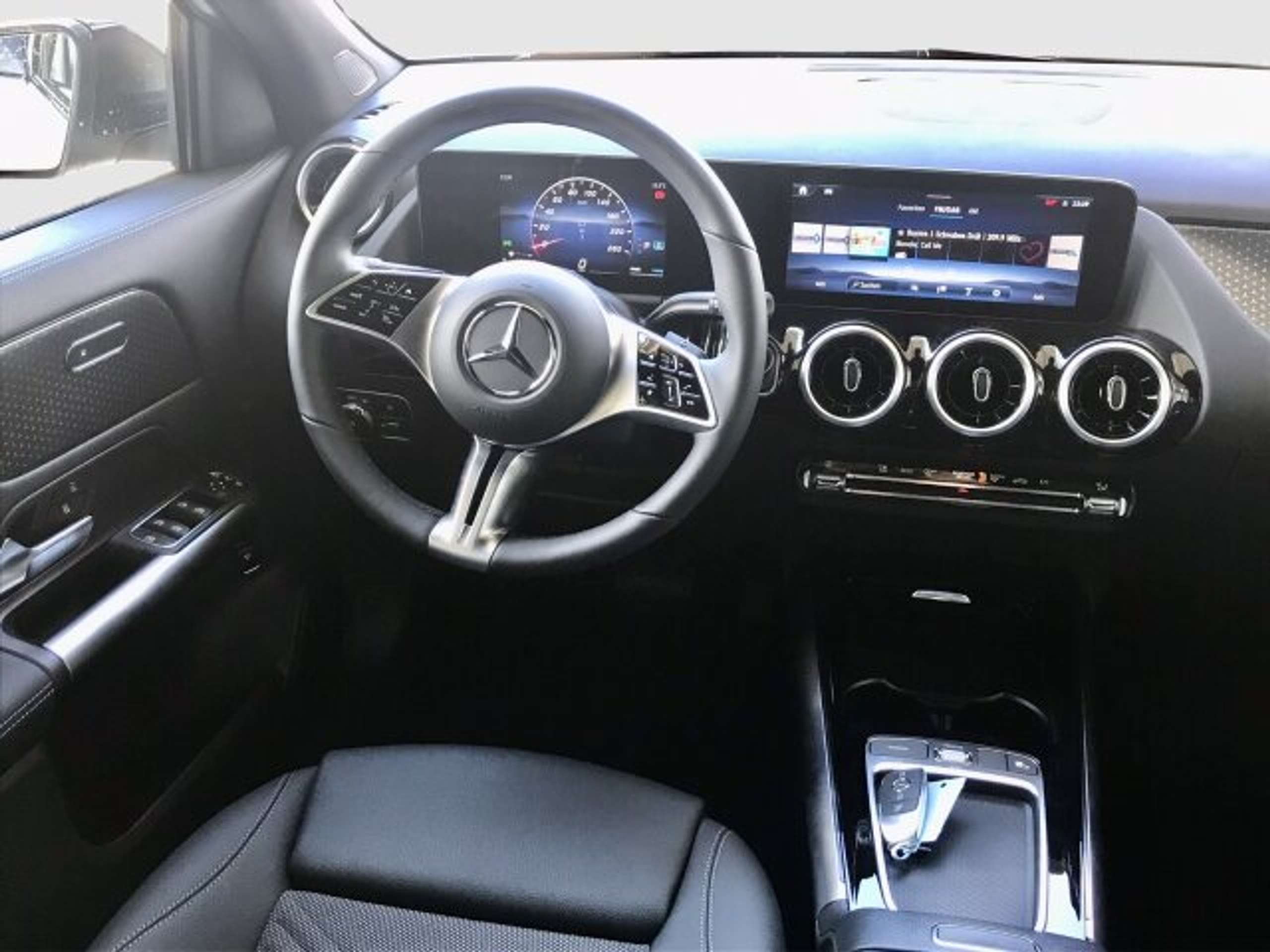 Mercedes-Benz - GLA 200