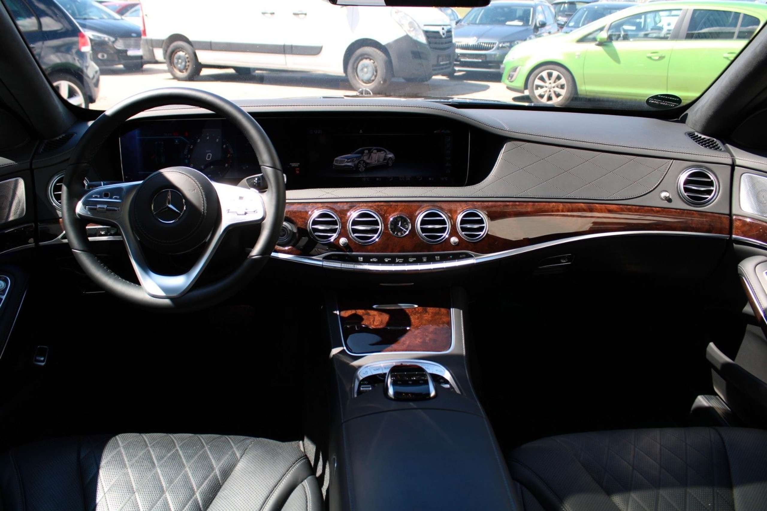 Mercedes-Benz - S 560