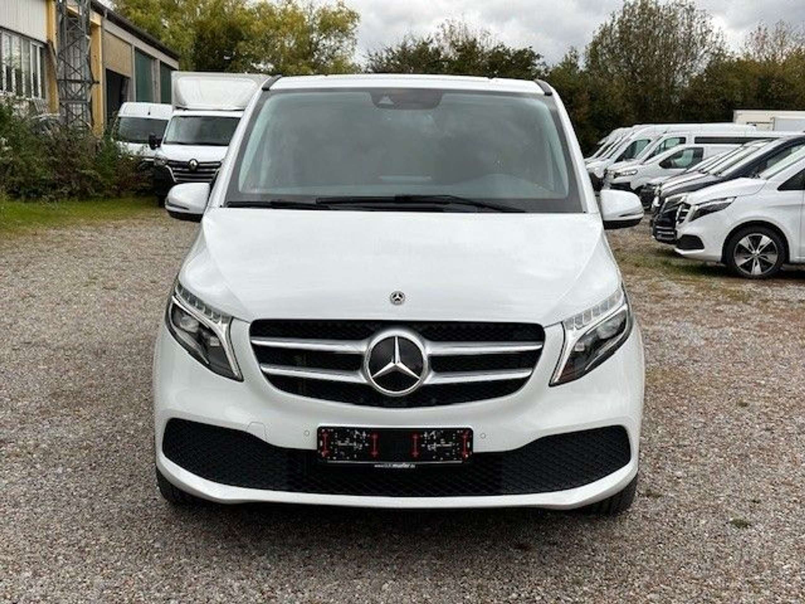 Mercedes-Benz - V 300