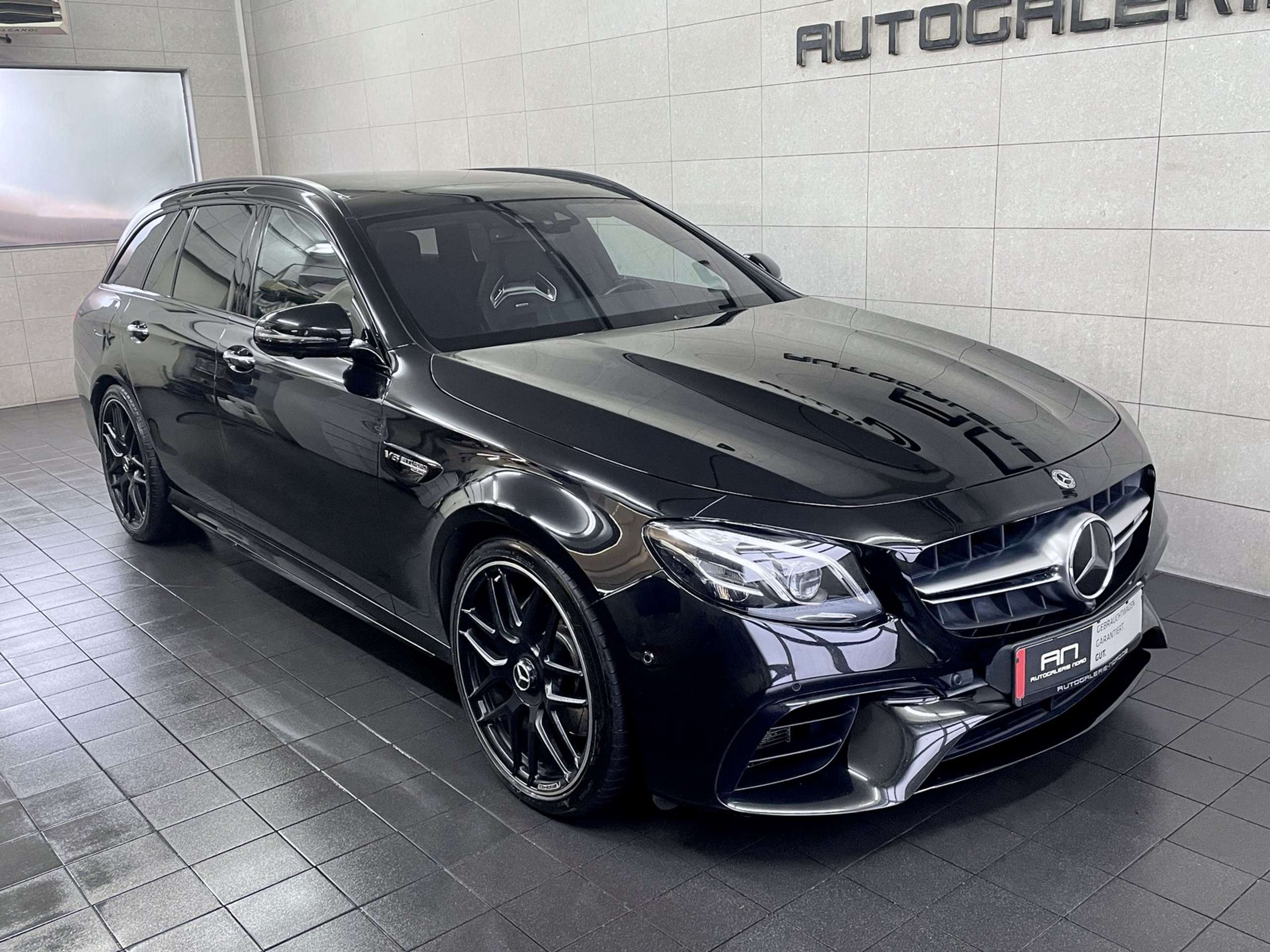 Mercedes-Benz - E 63 AMG