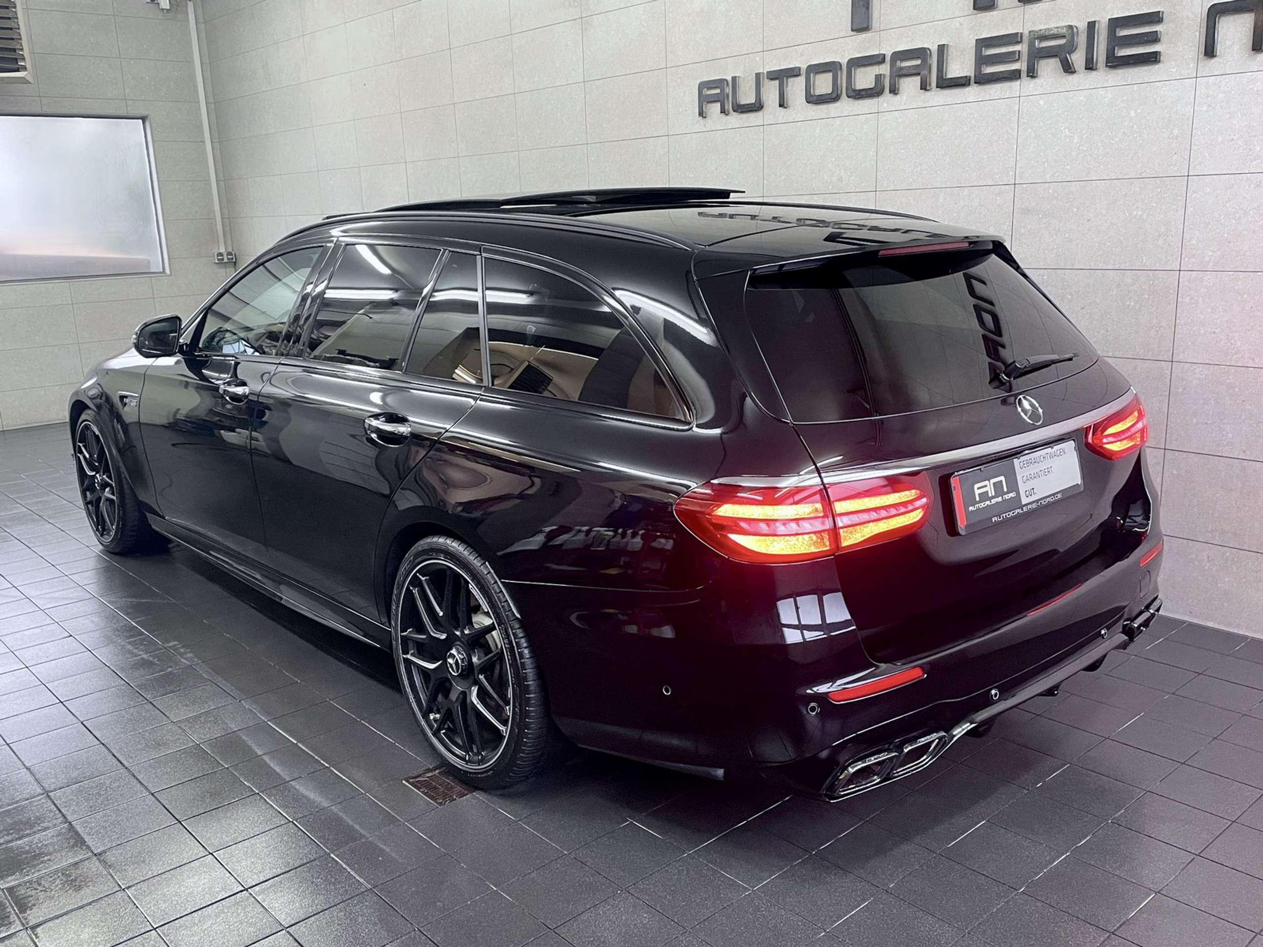 Mercedes-Benz - E 63 AMG