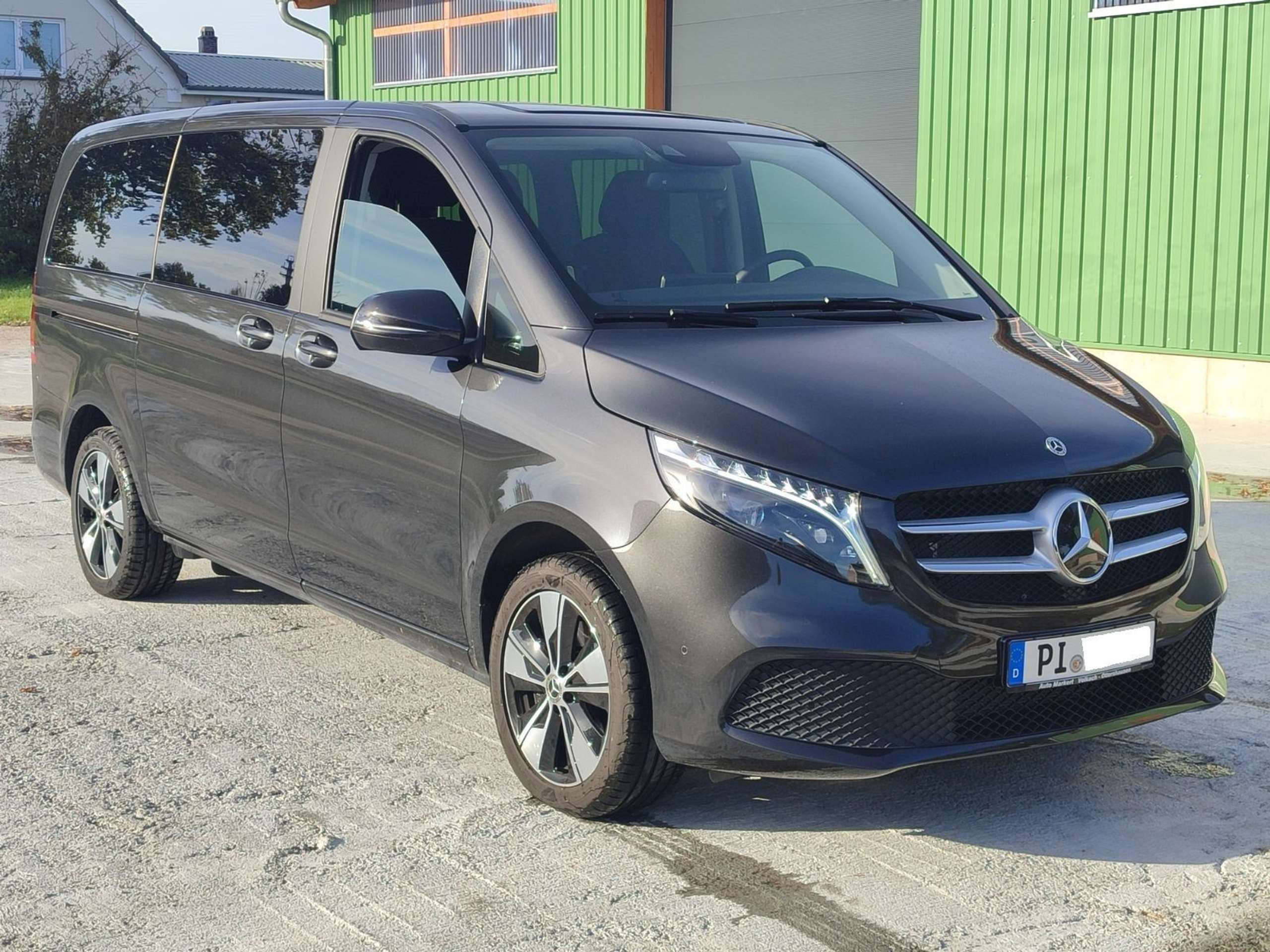 Mercedes-Benz - V 250