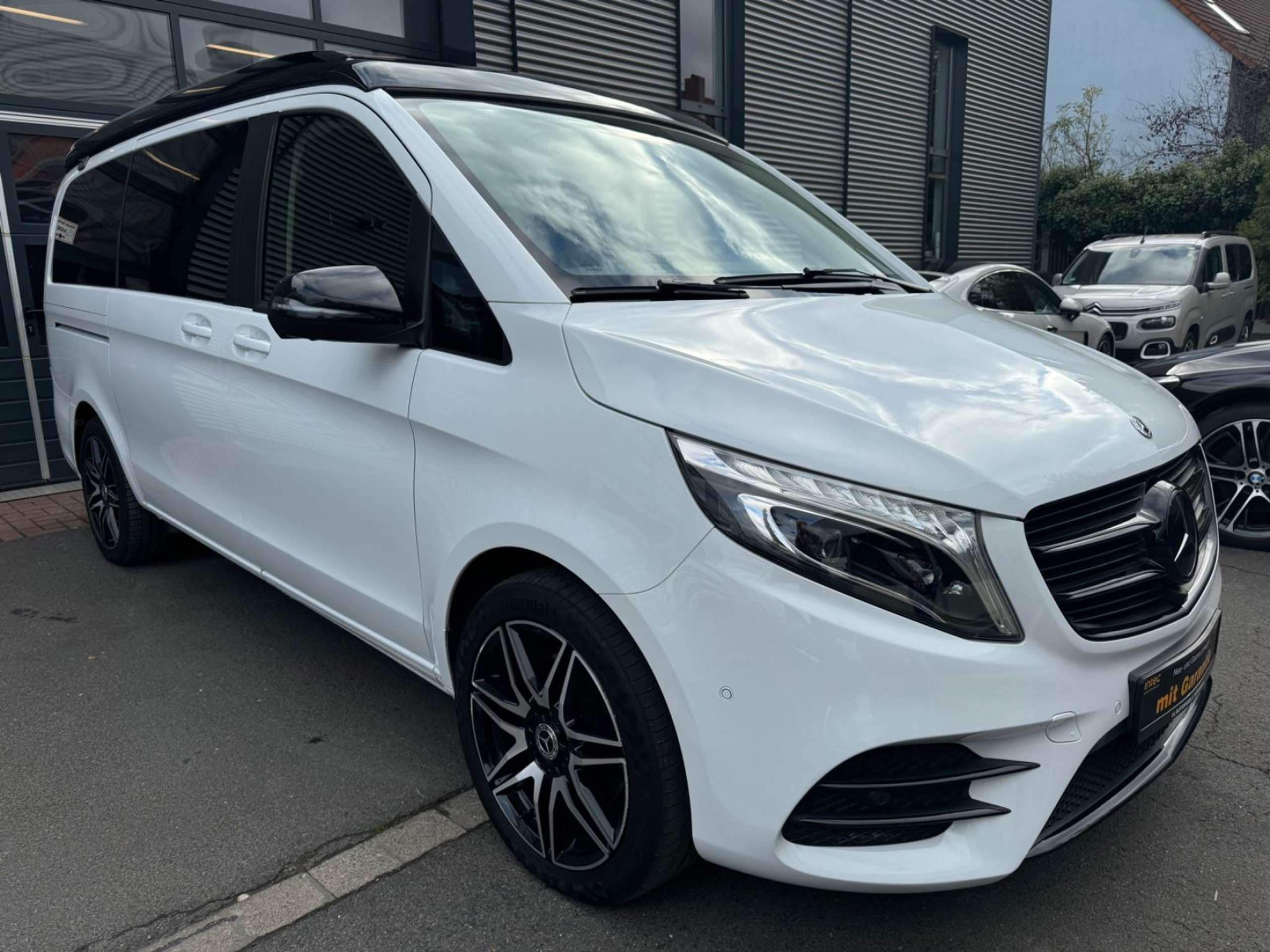 Mercedes-Benz - V 250