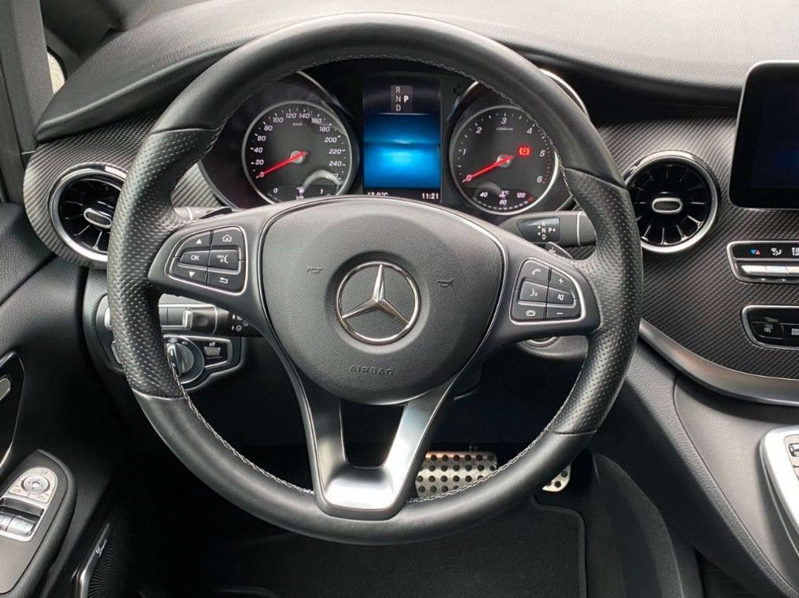 Mercedes-Benz - V 300