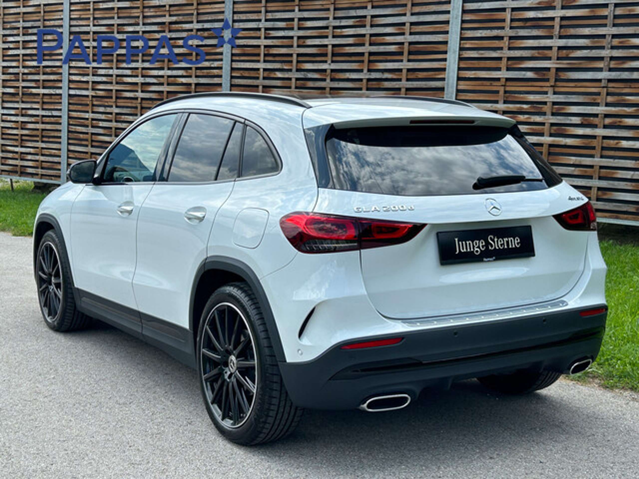 Mercedes-Benz - GLA 200