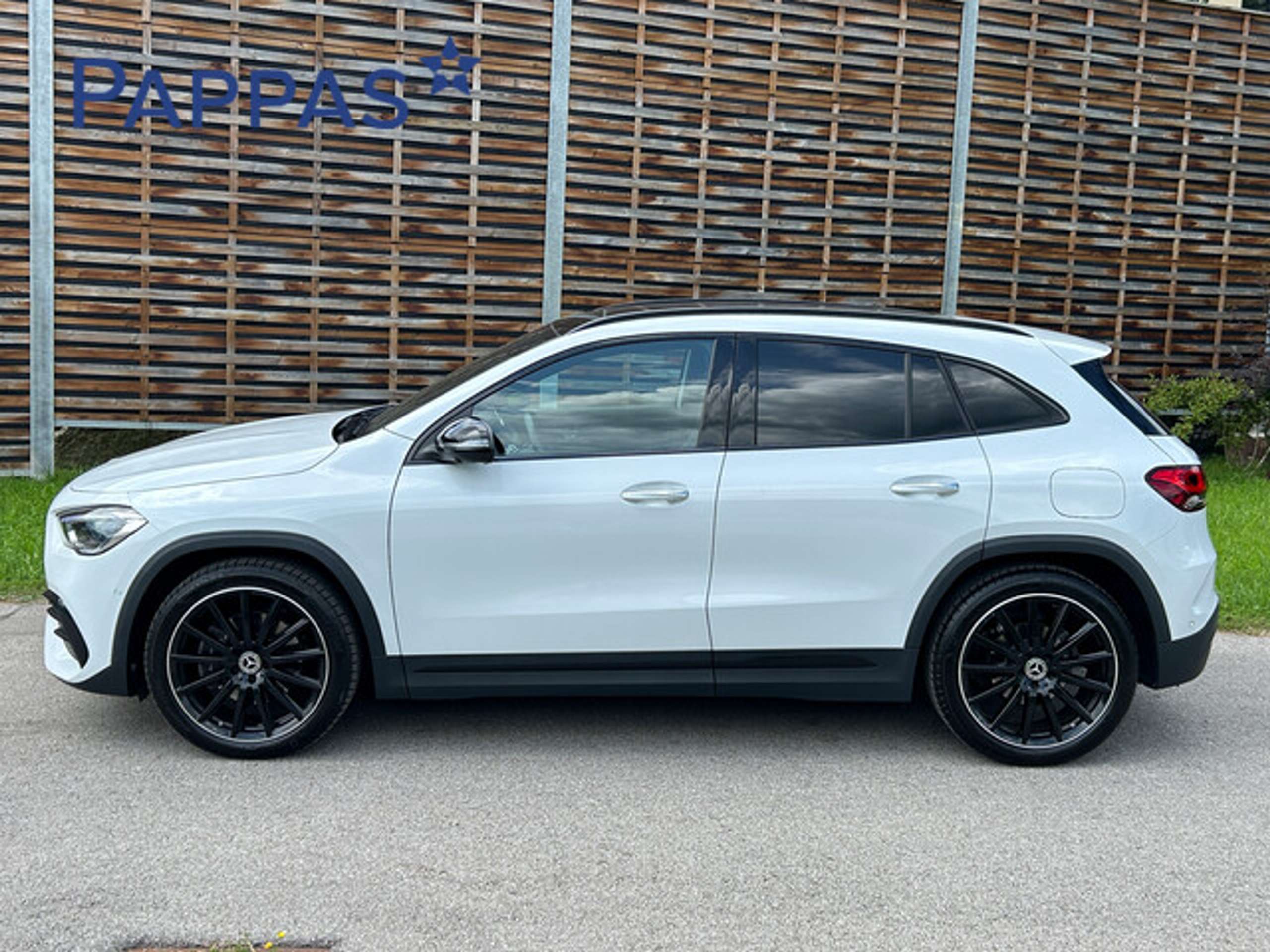 Mercedes-Benz - GLA 200